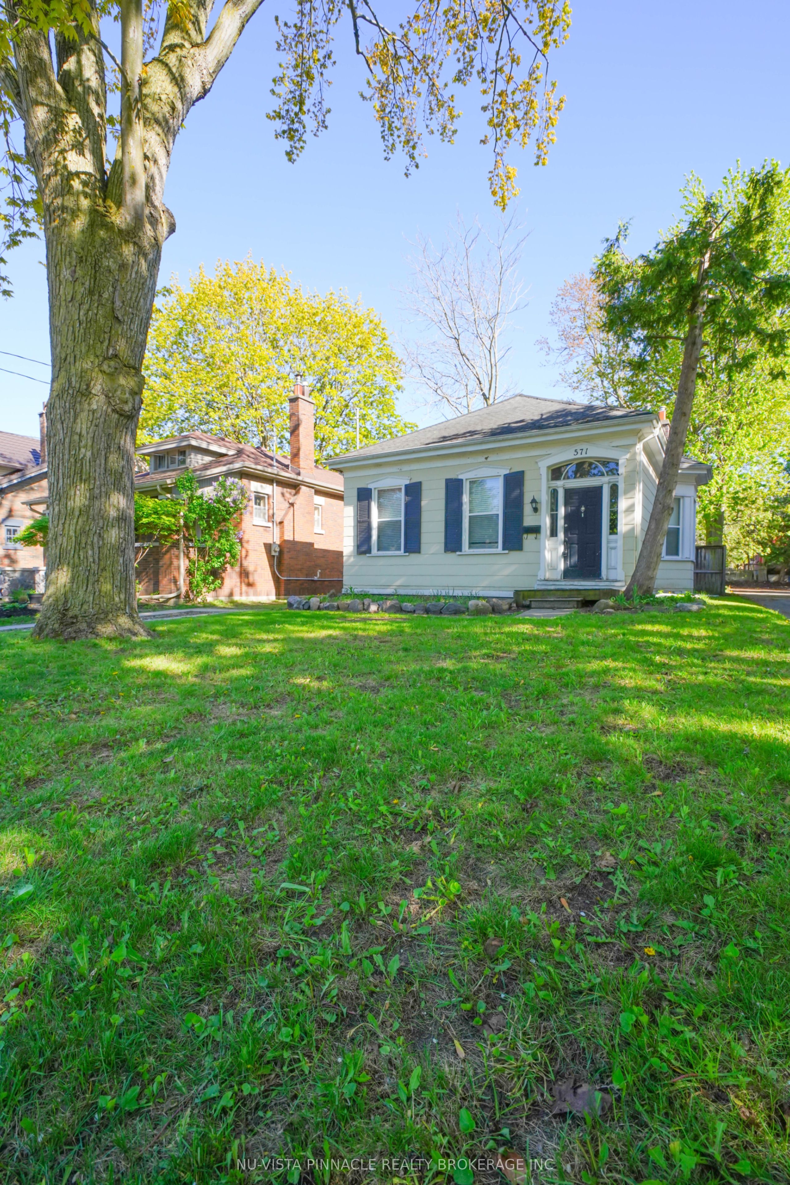 571 Dufferin Avenue