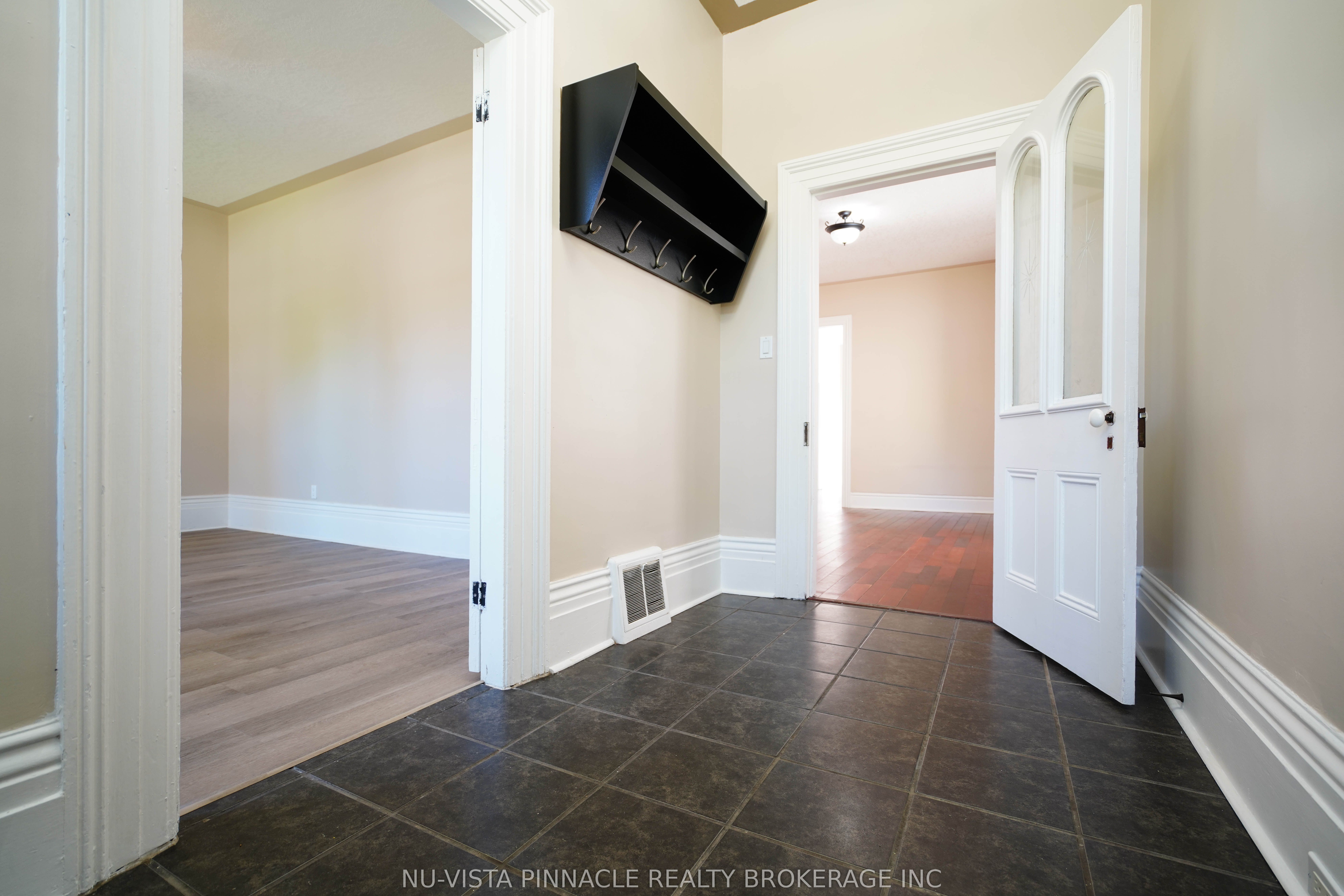 571 Dufferin Avenue Property Photo 2