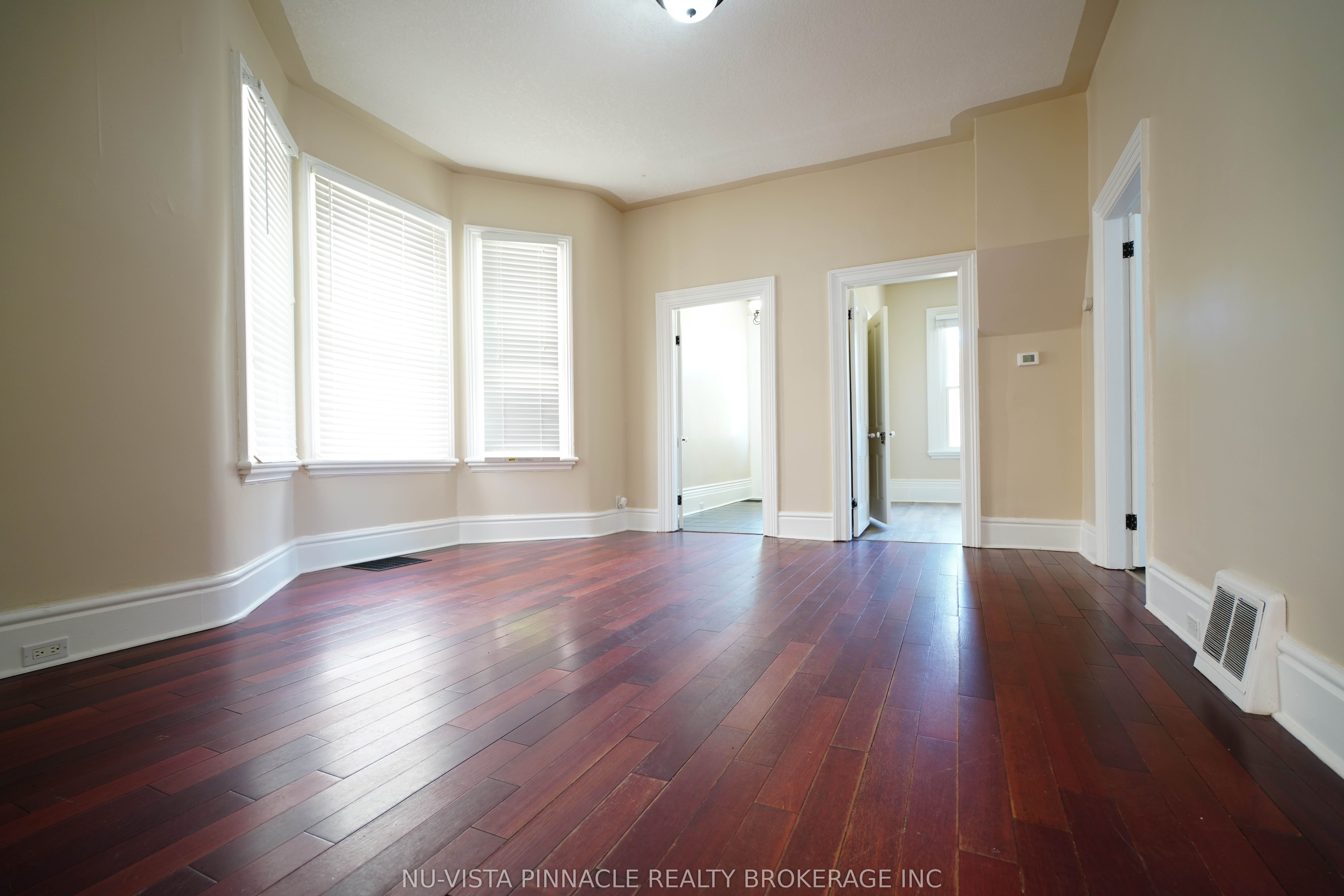 571 Dufferin Avenue Property Photo 5