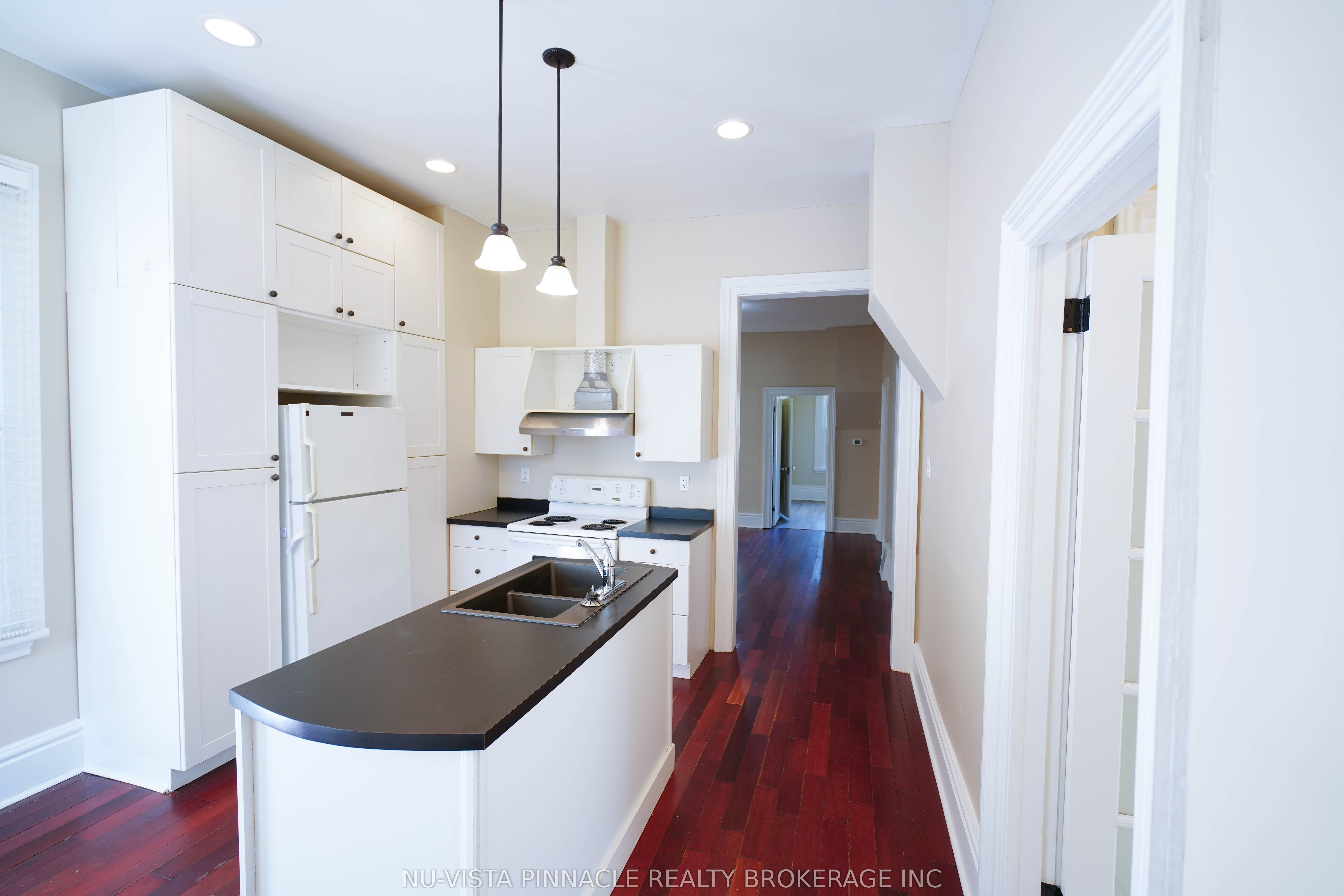 571 Dufferin Avenue Property Photo 6