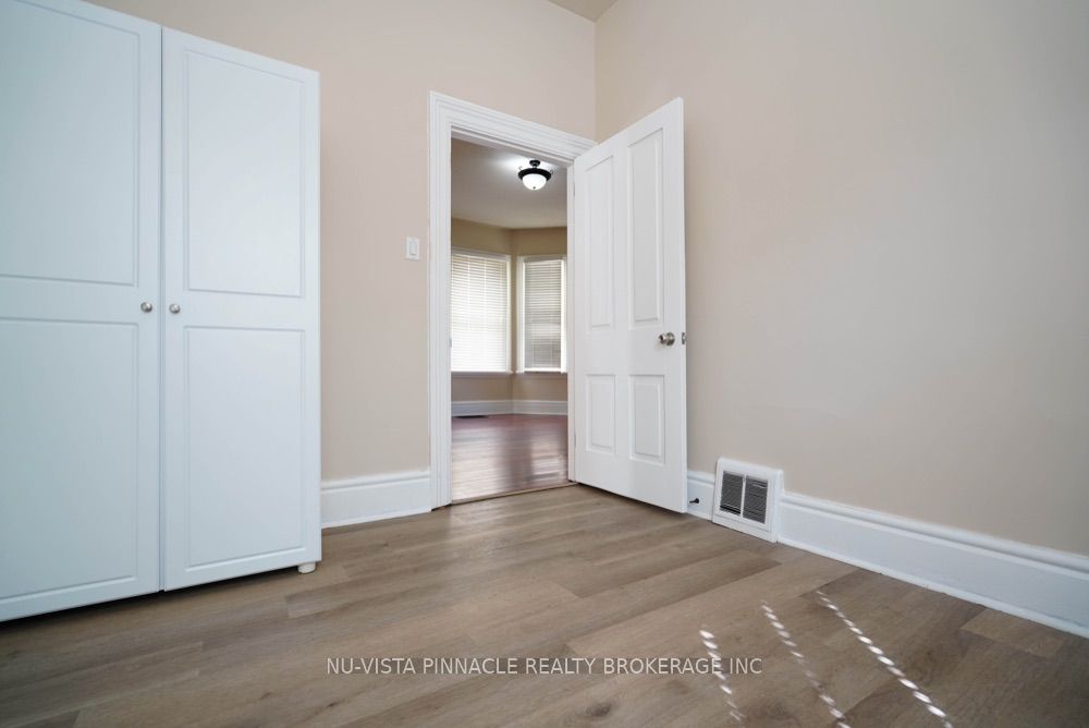 571 Dufferin Avenue Property Photo 8