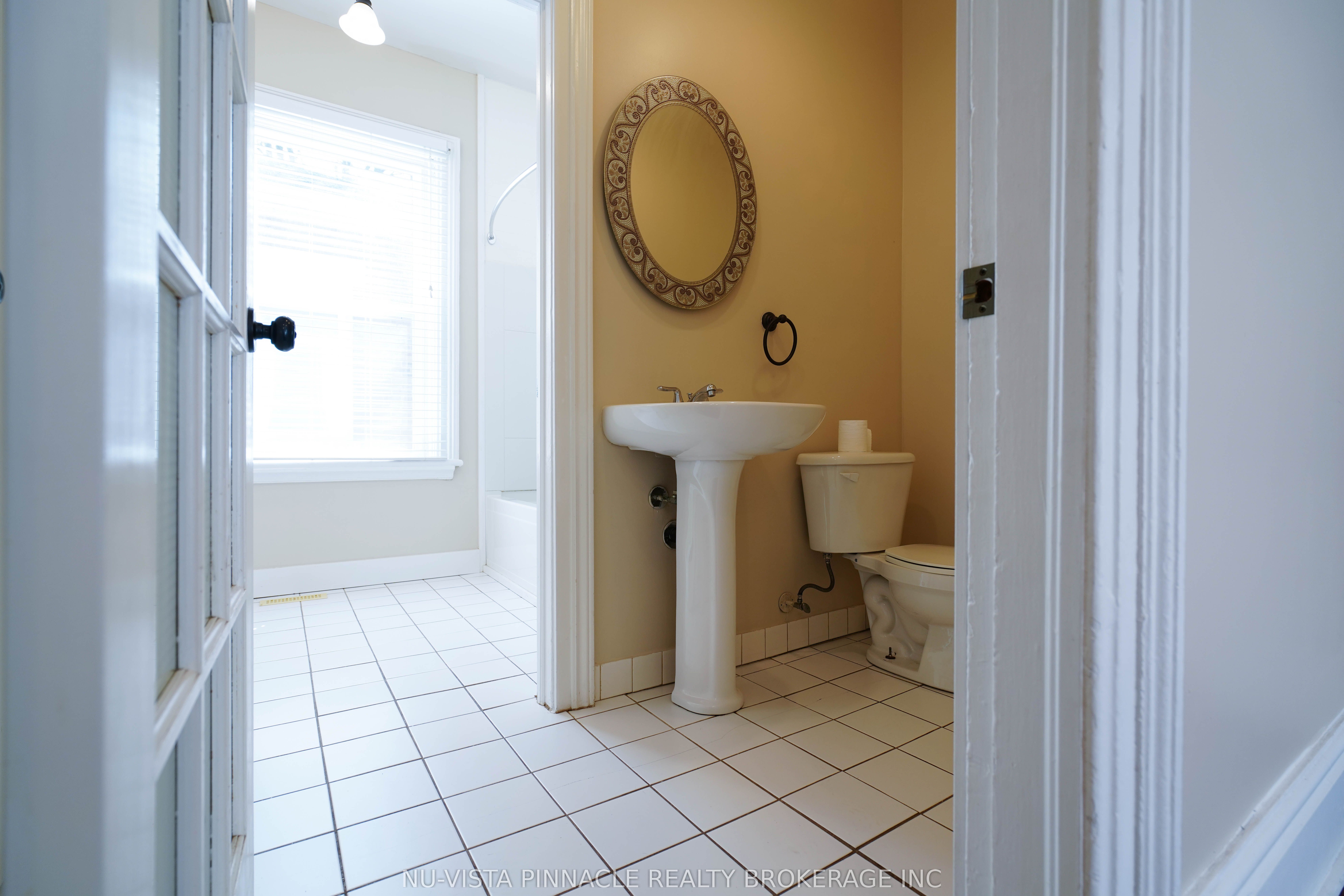 571 Dufferin Avenue Property Photo 9
