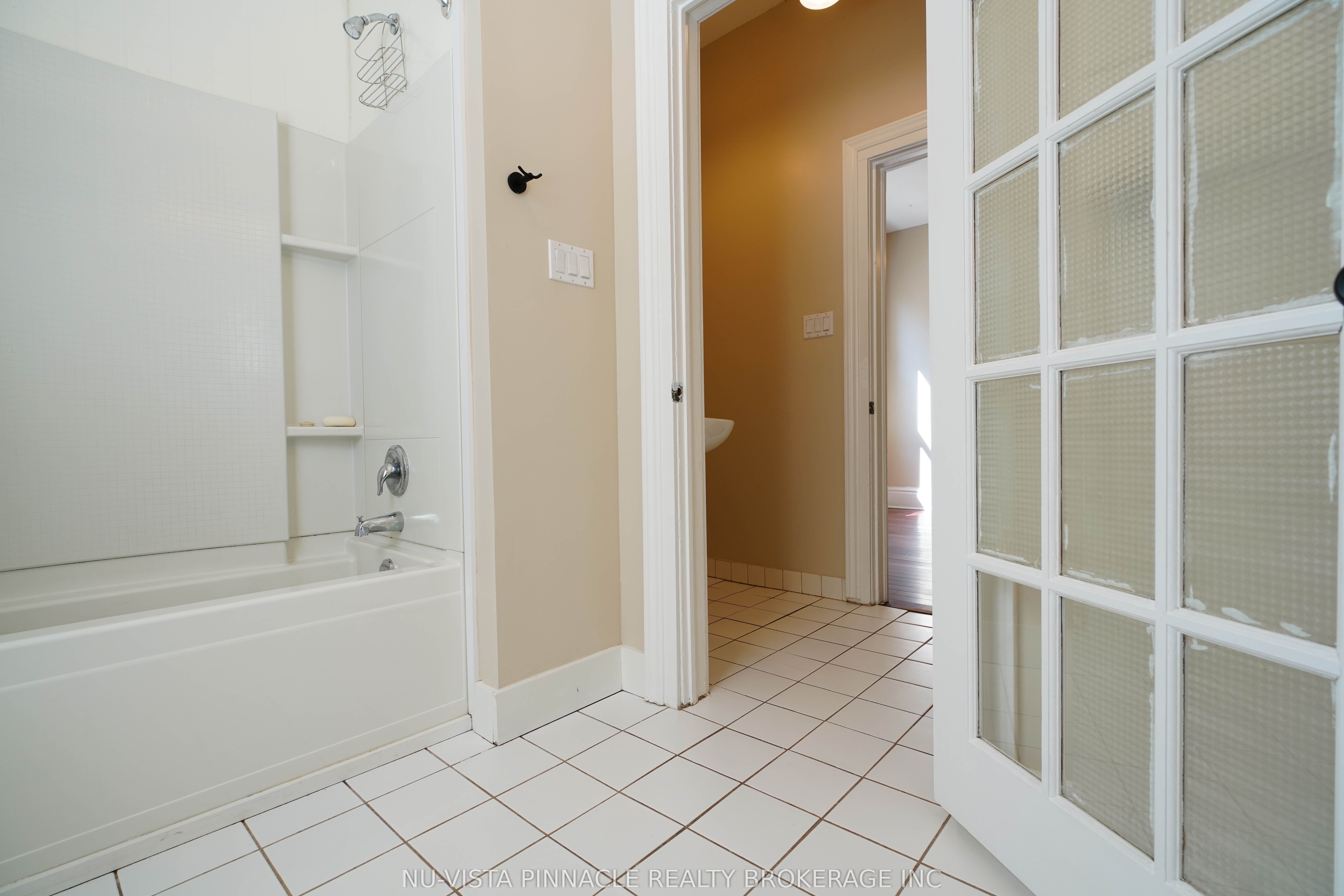571 Dufferin Avenue Property Photo 11