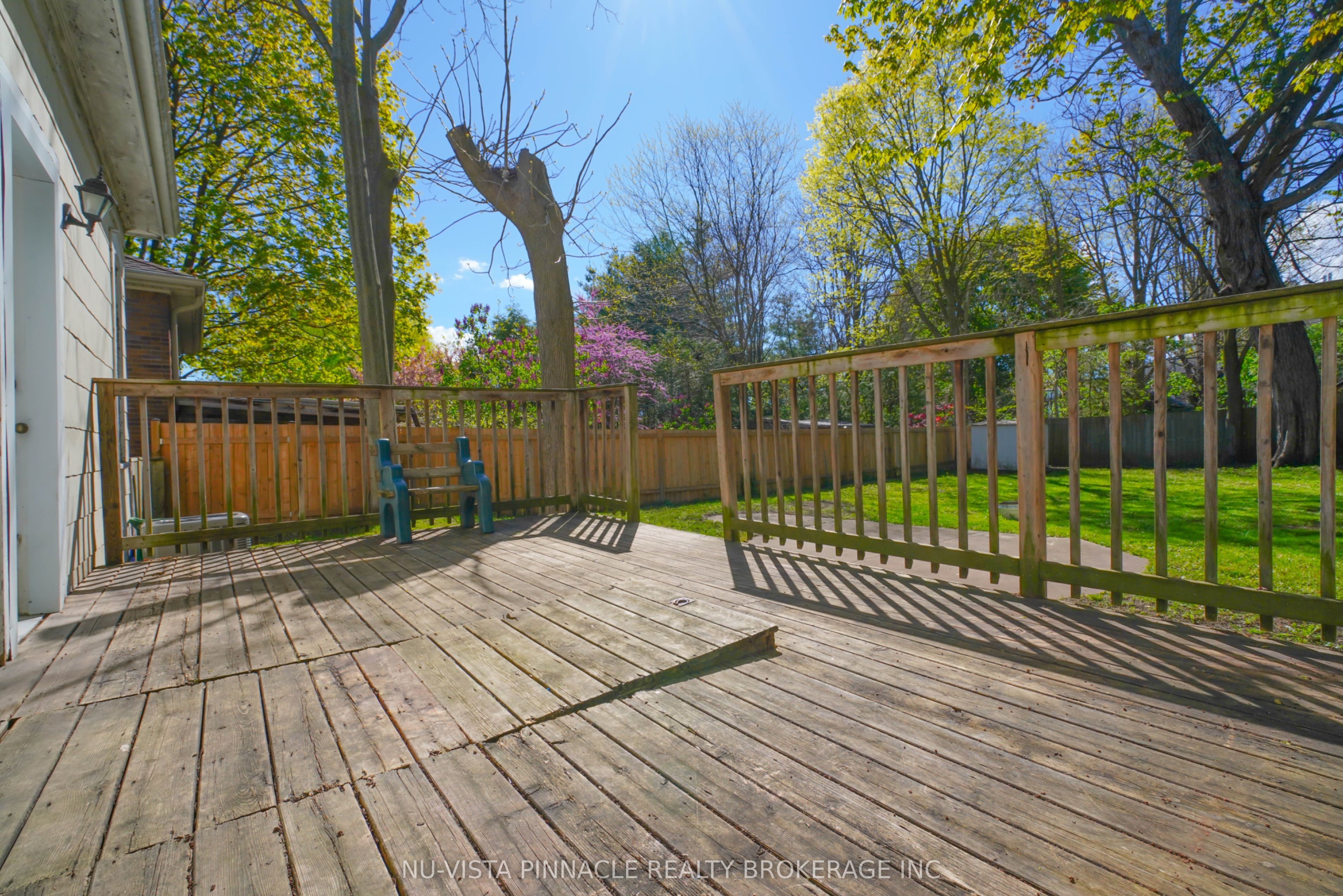 571 Dufferin Avenue Property Photo 14