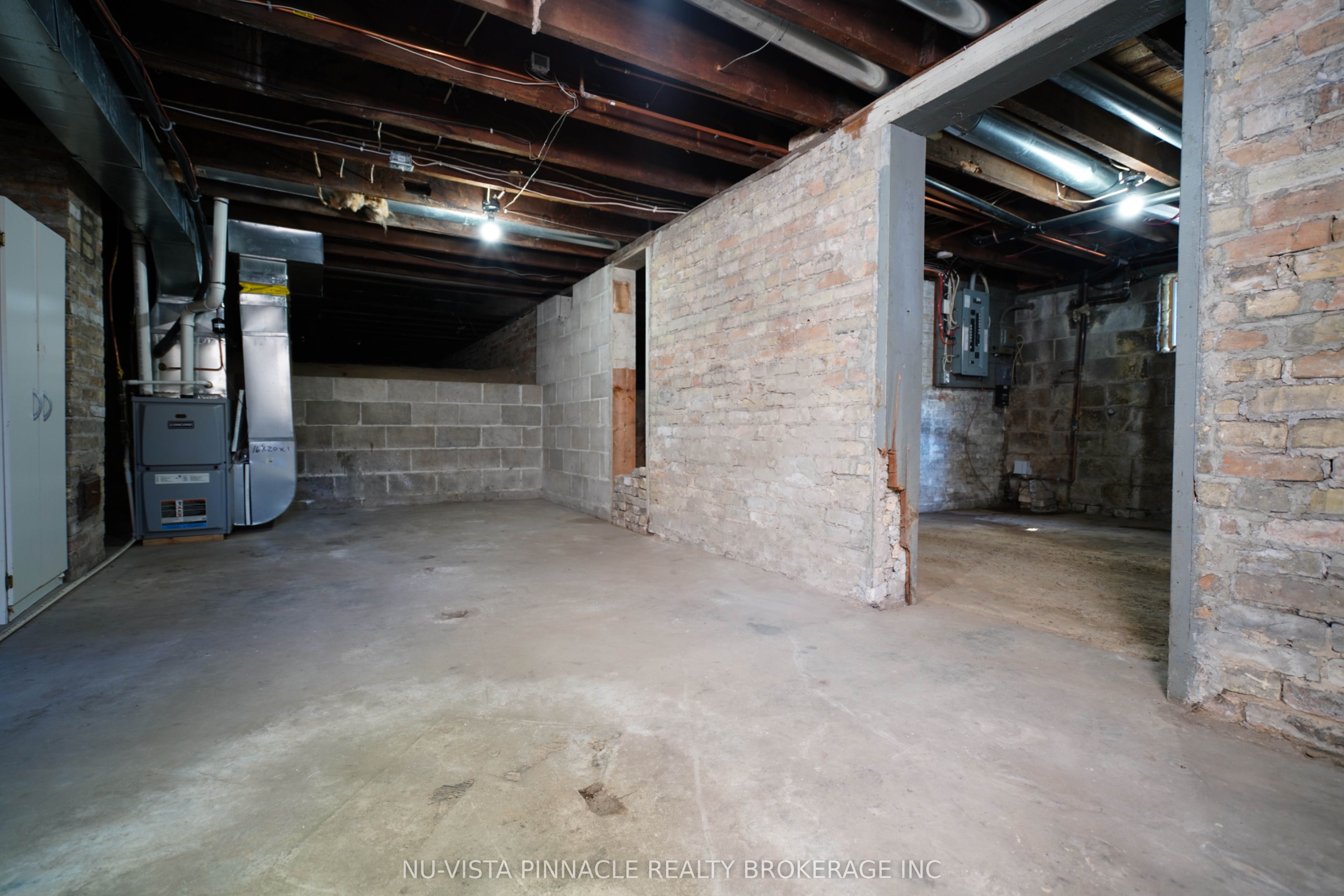 571 Dufferin Avenue Property Photo 17