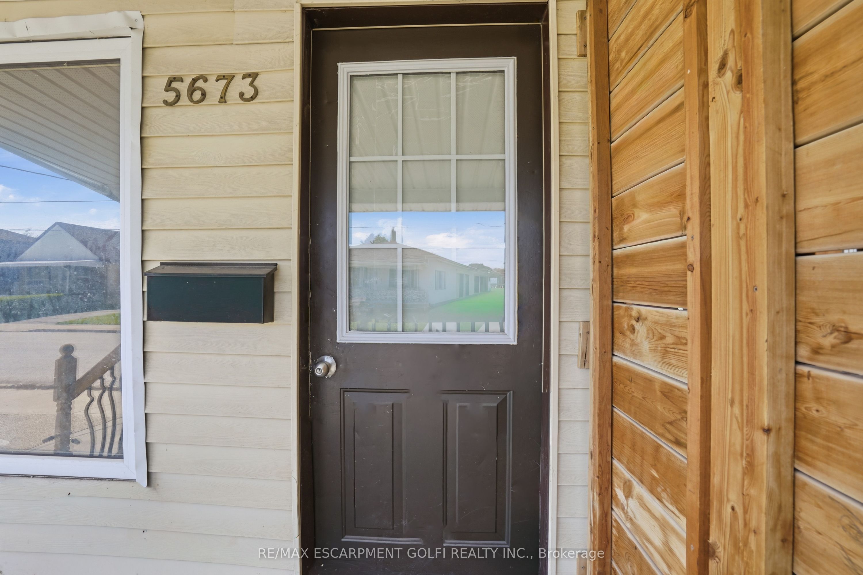 5671 Desson Avenue Property Photo 5