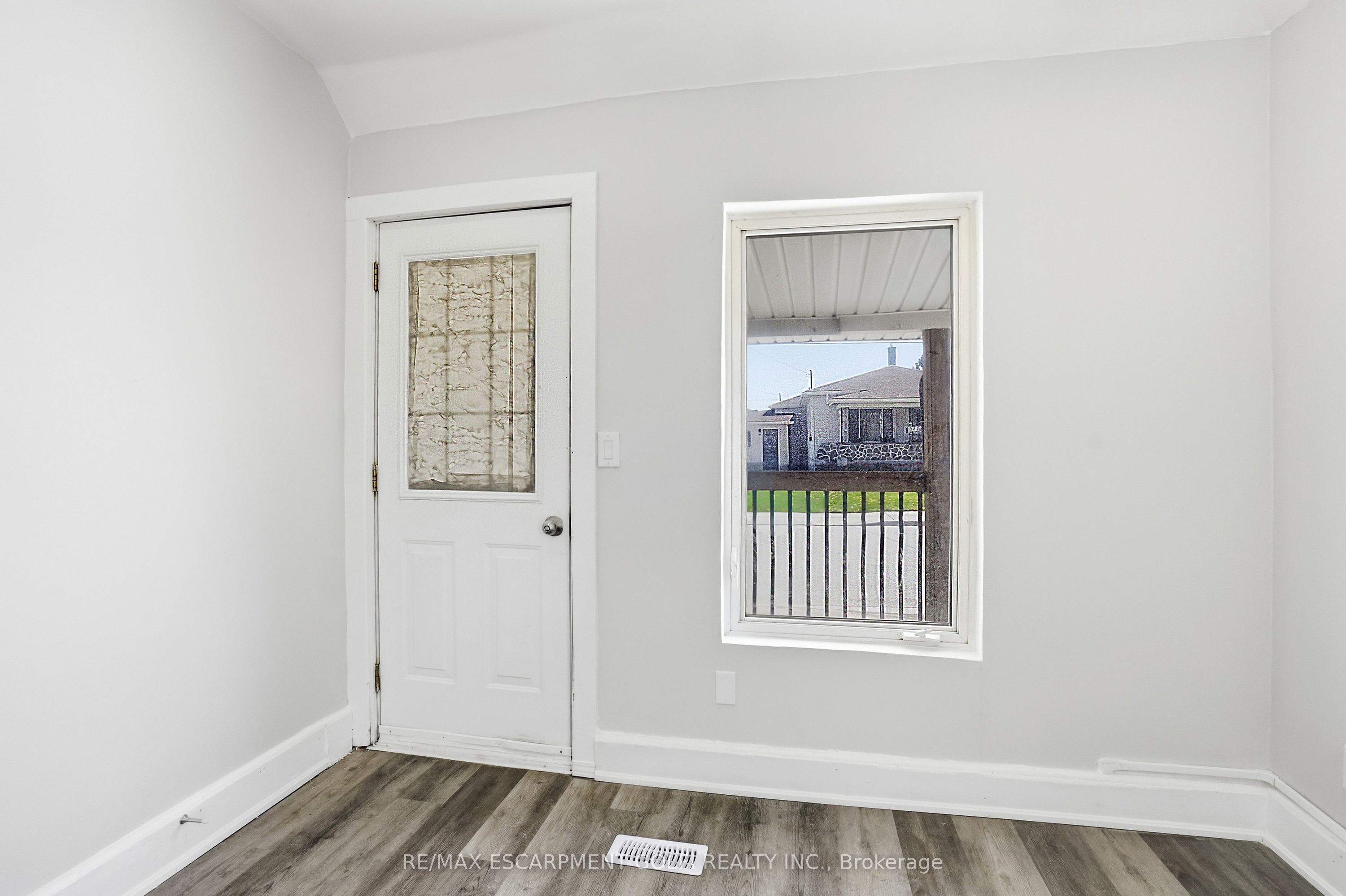 5671 Desson Avenue Property Photo 6