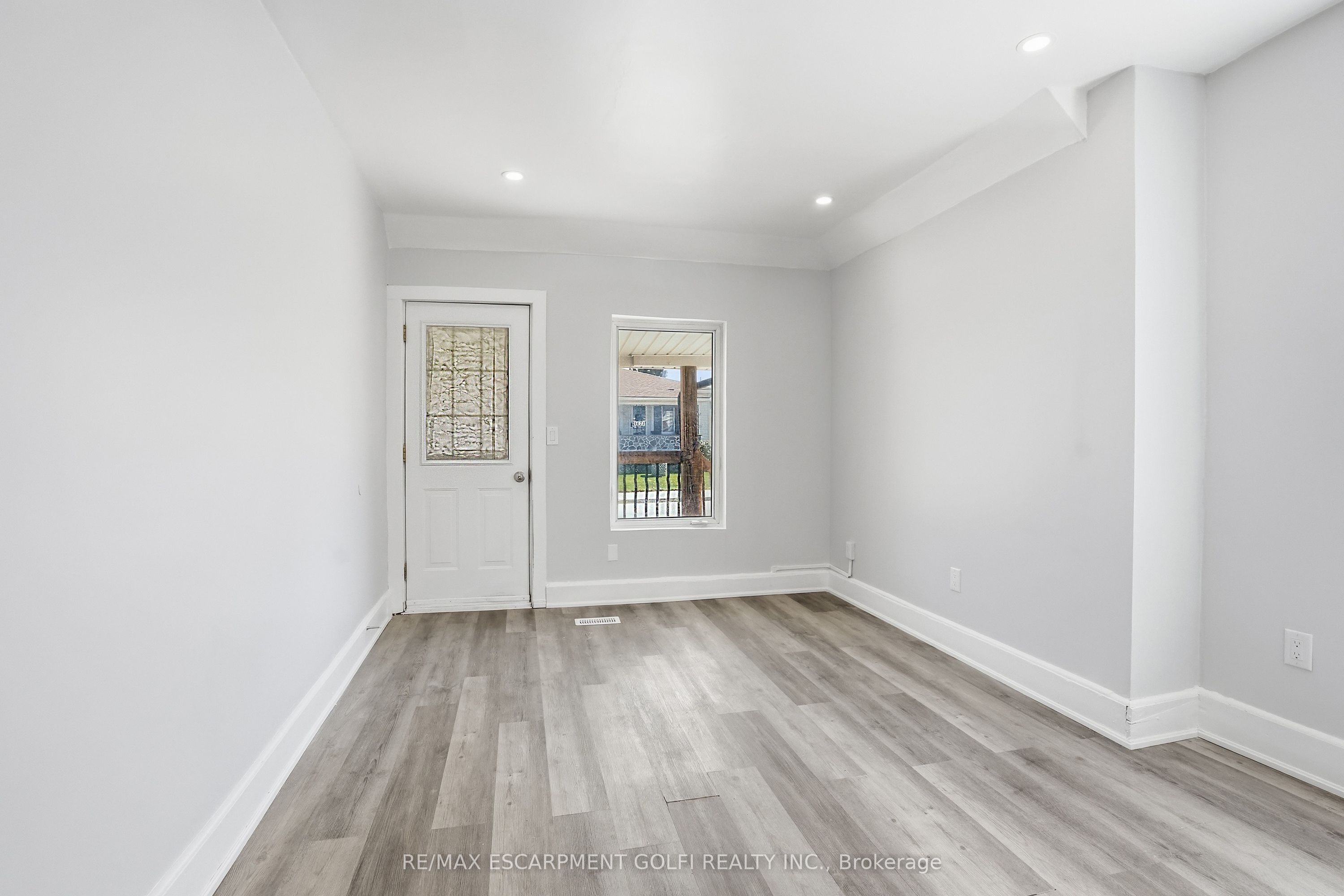5671 Desson Avenue Property Photo 7