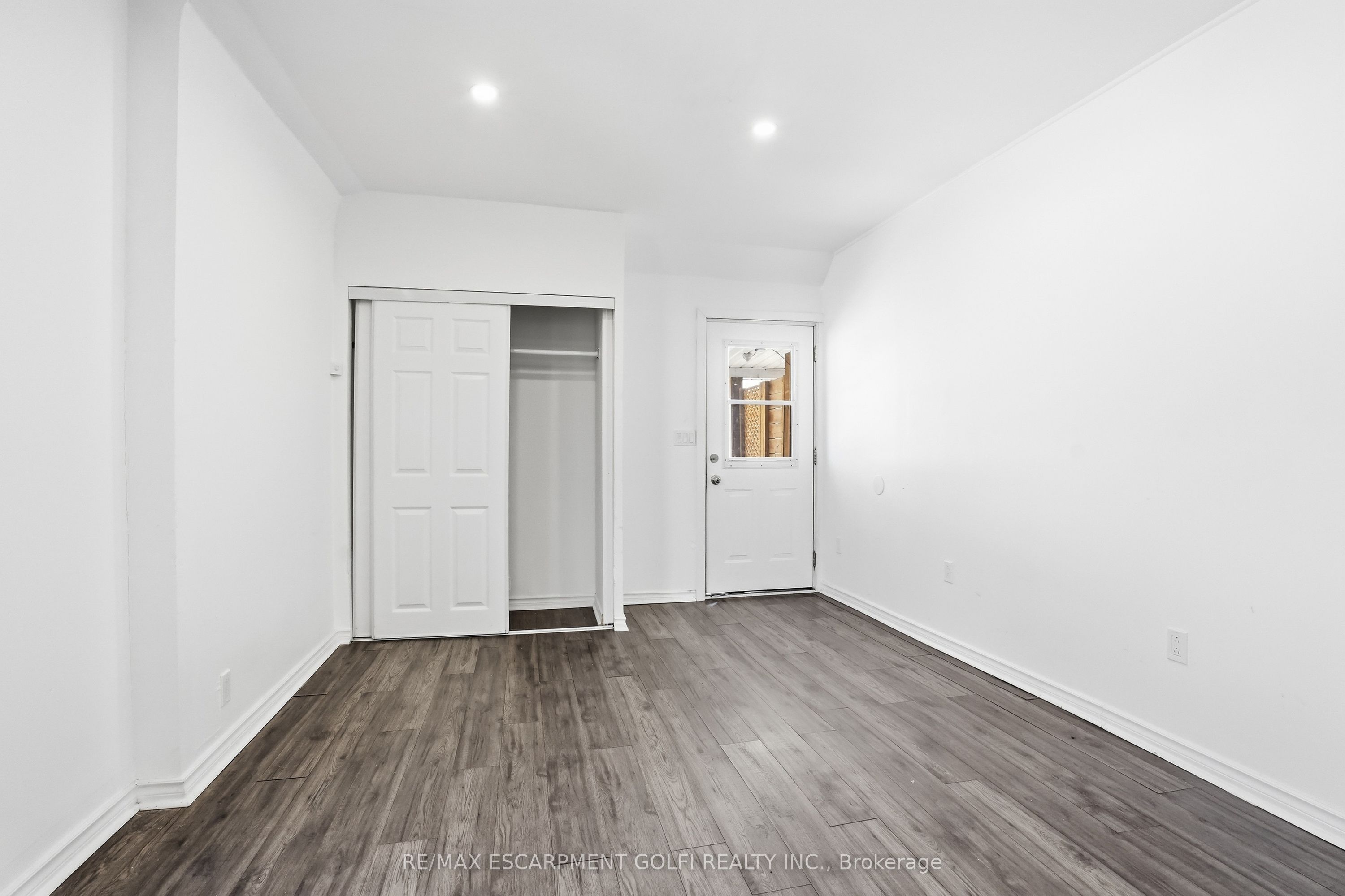 5671 Desson Avenue Property Photo 8