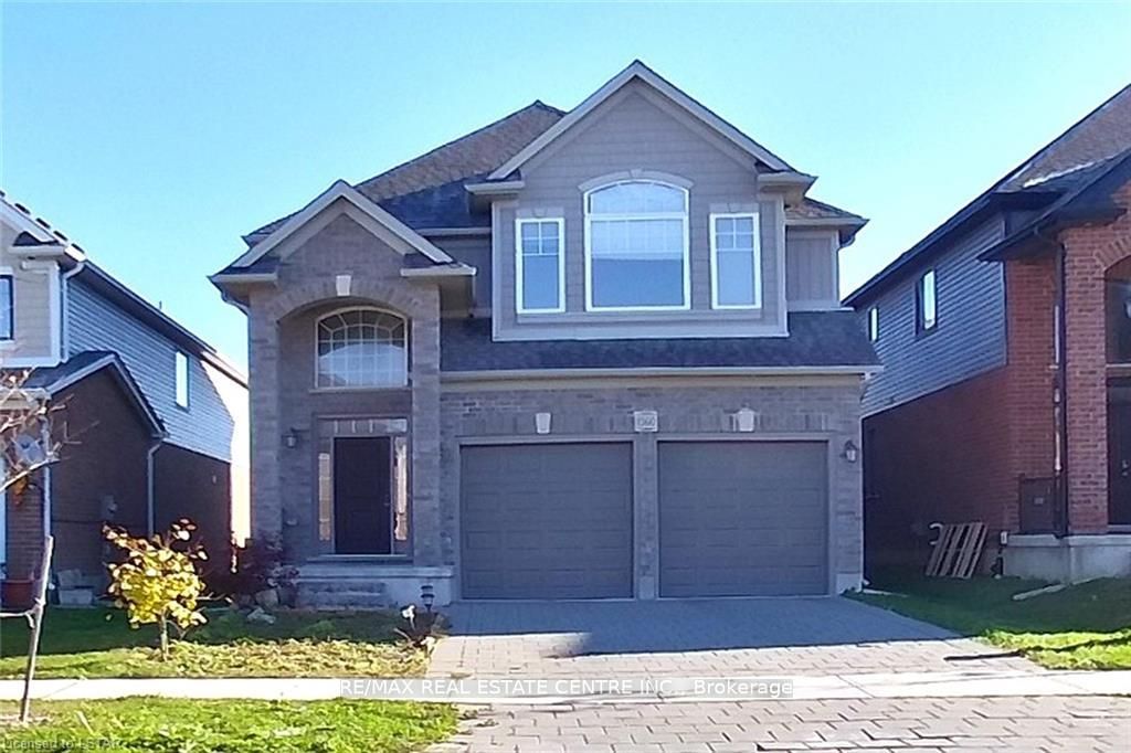 1560 Finley Crescent Property Photo 1