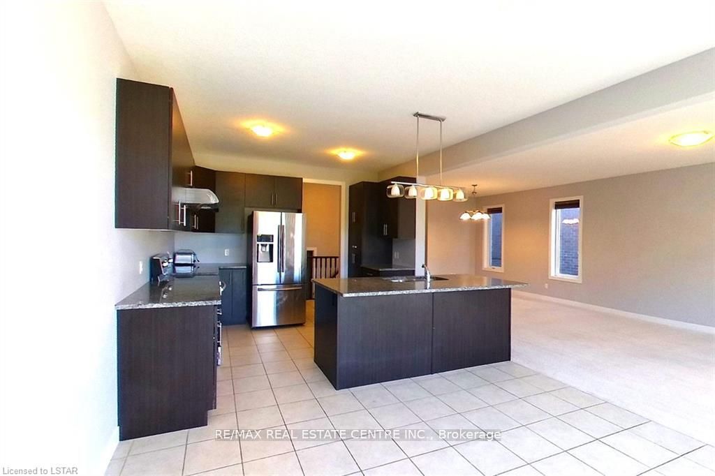 1560 Finley Crescent Property Photo 6
