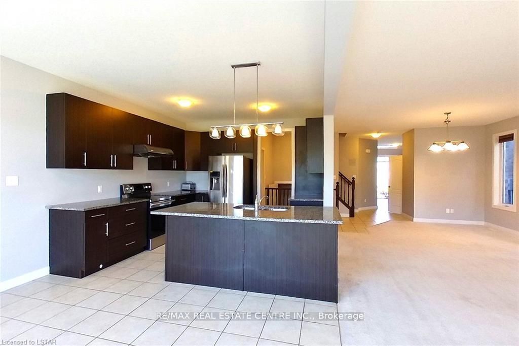 1560 Finley Crescent Property Photo 7