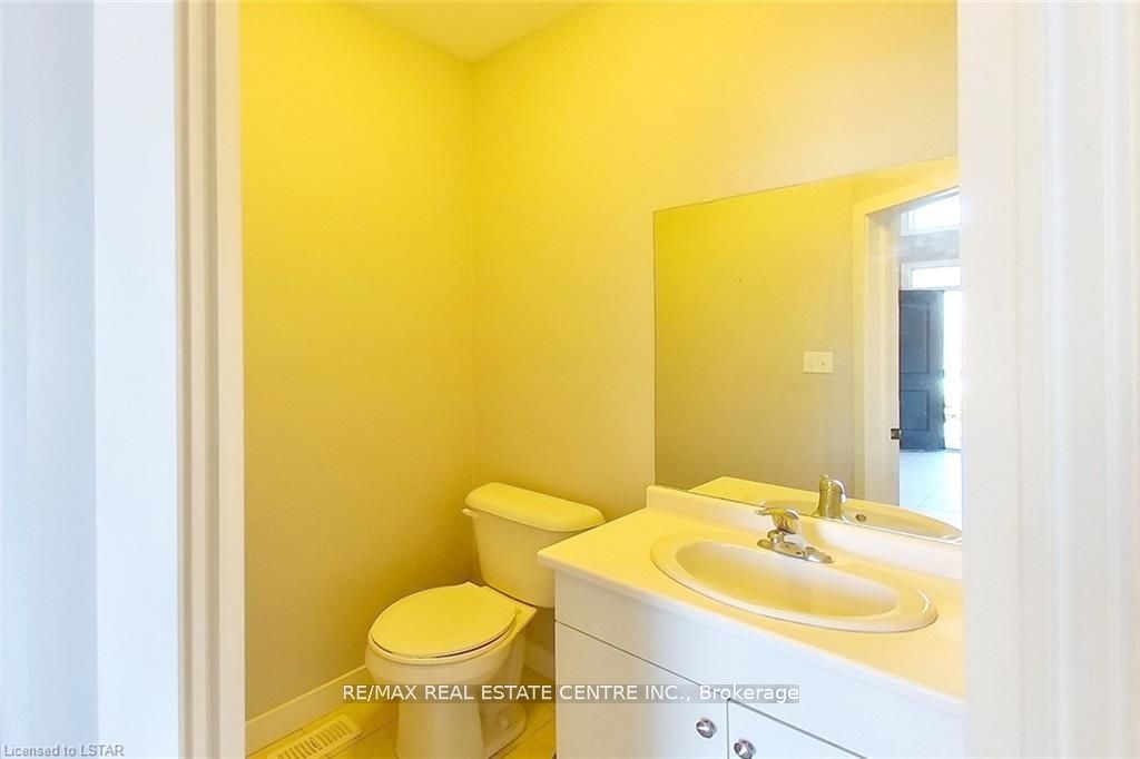 1560 Finley Crescent Property Photo 9