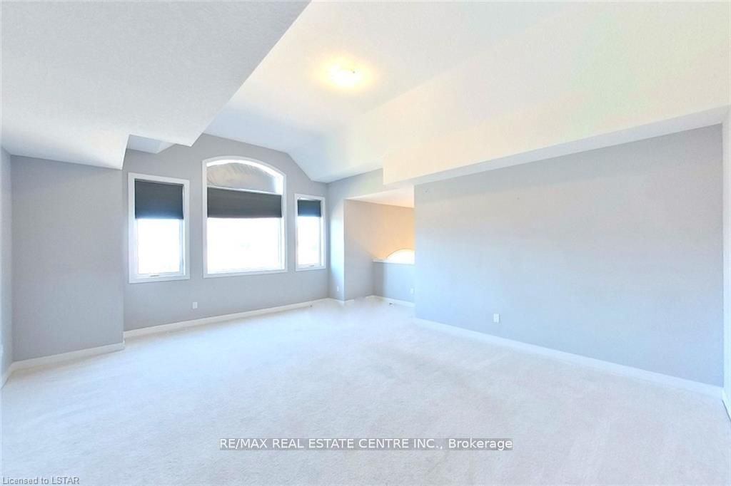 1560 Finley Crescent Property Photo 10