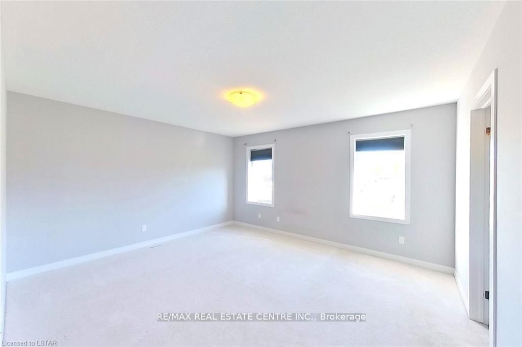 1560 Finley Crescent Property Photo 11