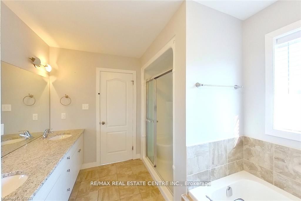 1560 Finley Crescent Property Photo 13