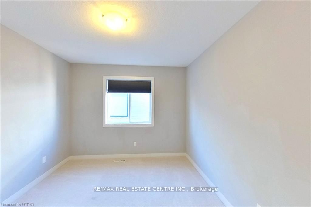 1560 Finley Crescent Property Photo 14