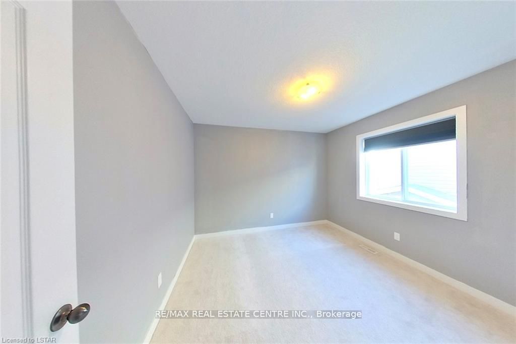 1560 Finley Crescent Property Photo 16