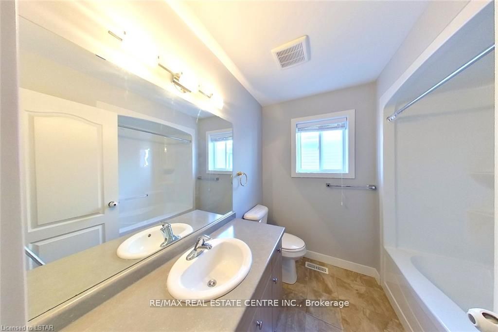 1560 Finley Crescent Property Photo 17