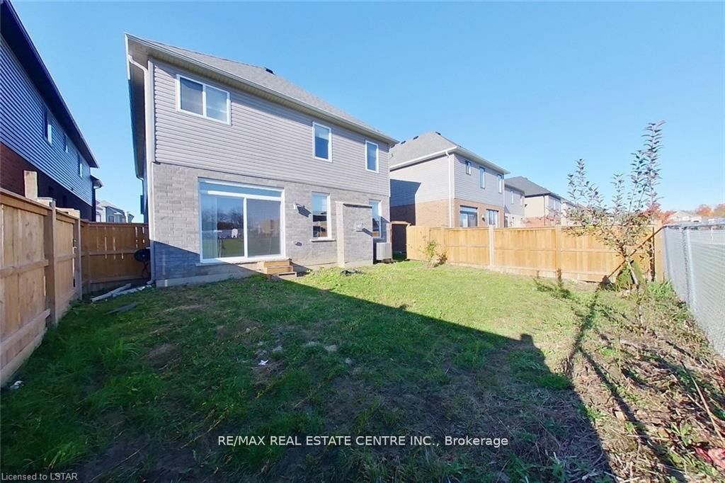 1560 Finley Crescent Property Photo 19