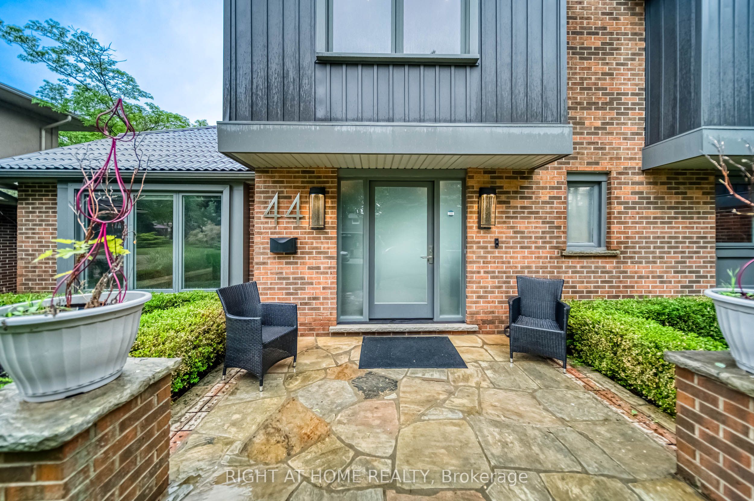 44 Royal Henley Boulevard Property Photo 5