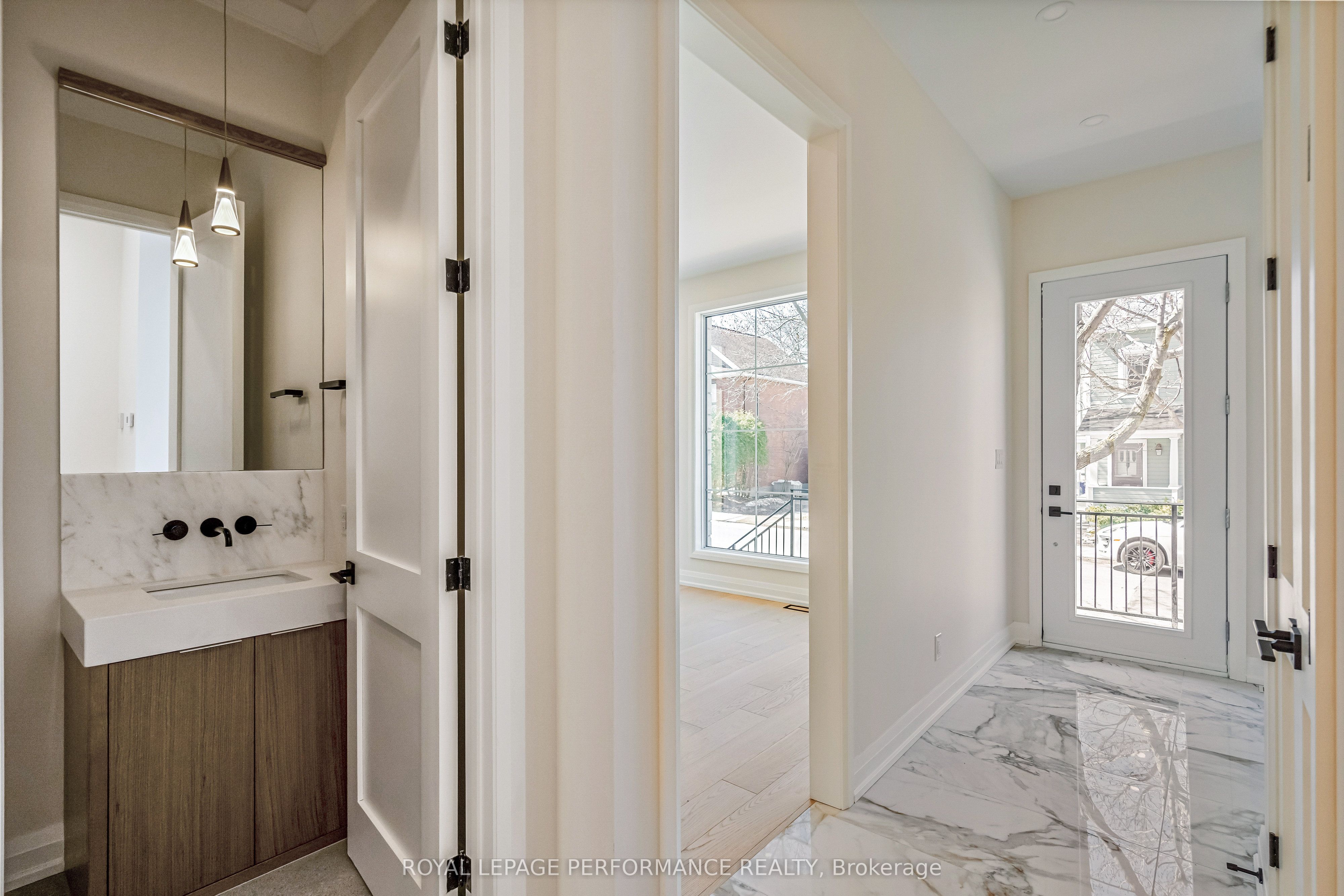 31 Commanda Way Property Photo 2