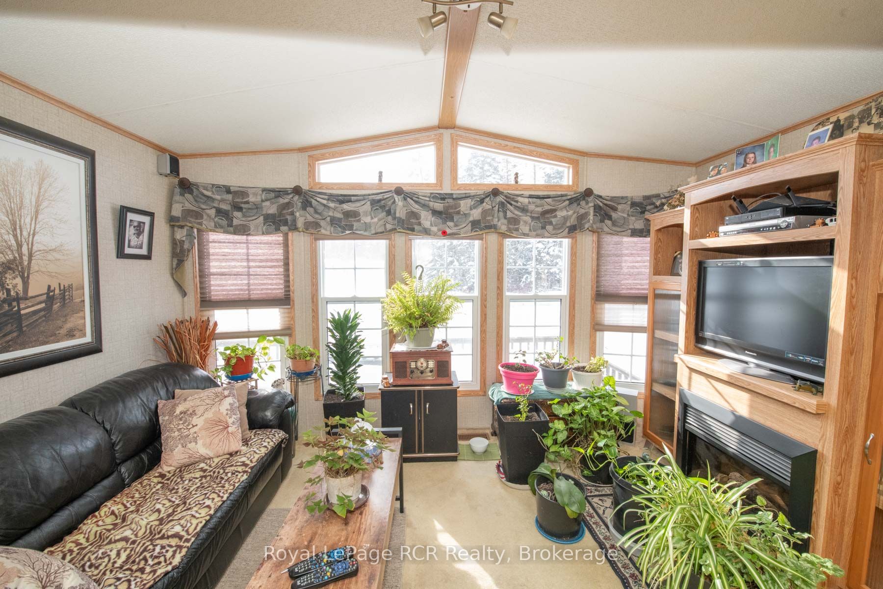 61 Lakeside Street Property Photo 37