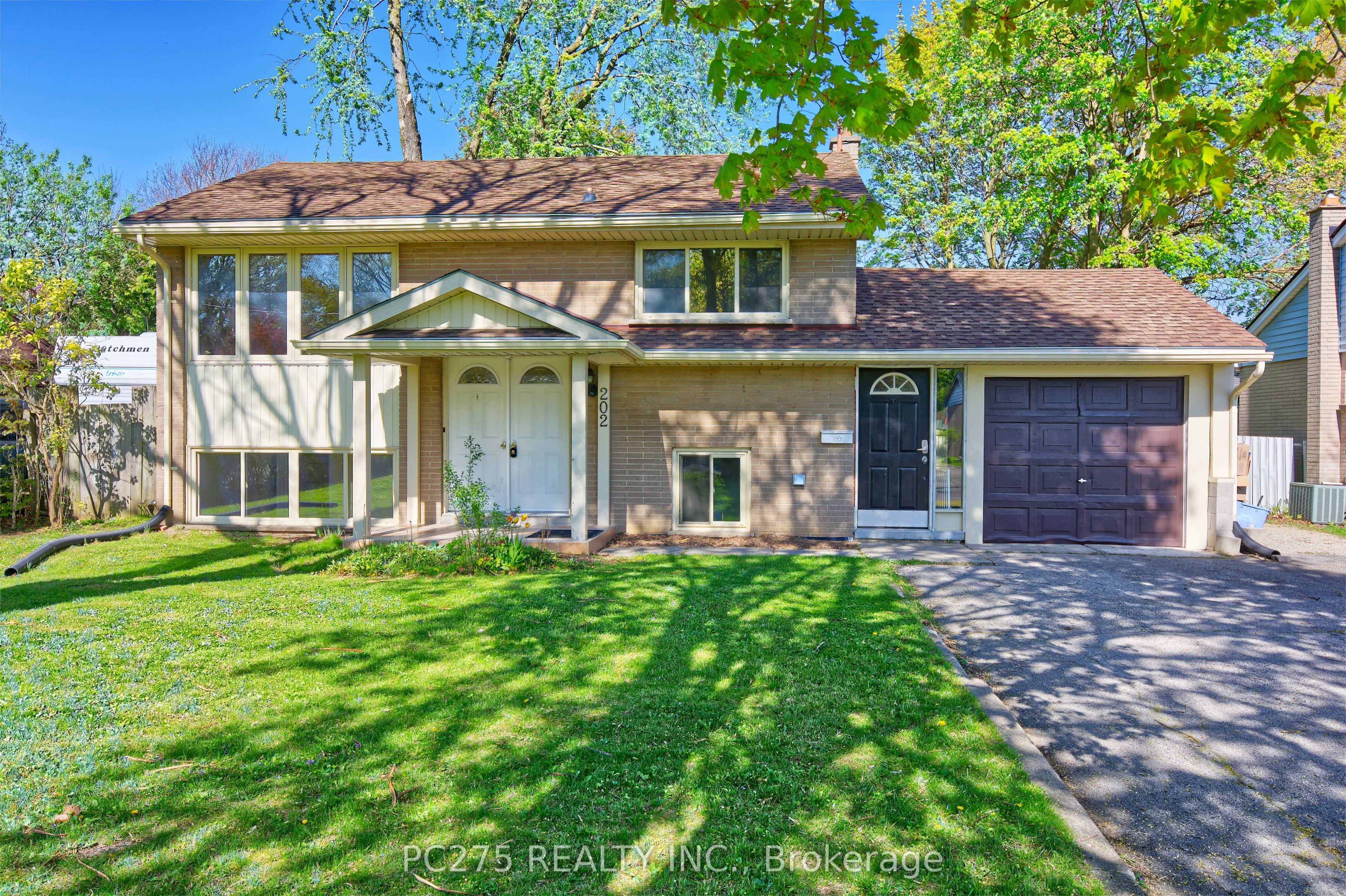 202 Michaelmas Street Property Photo 1