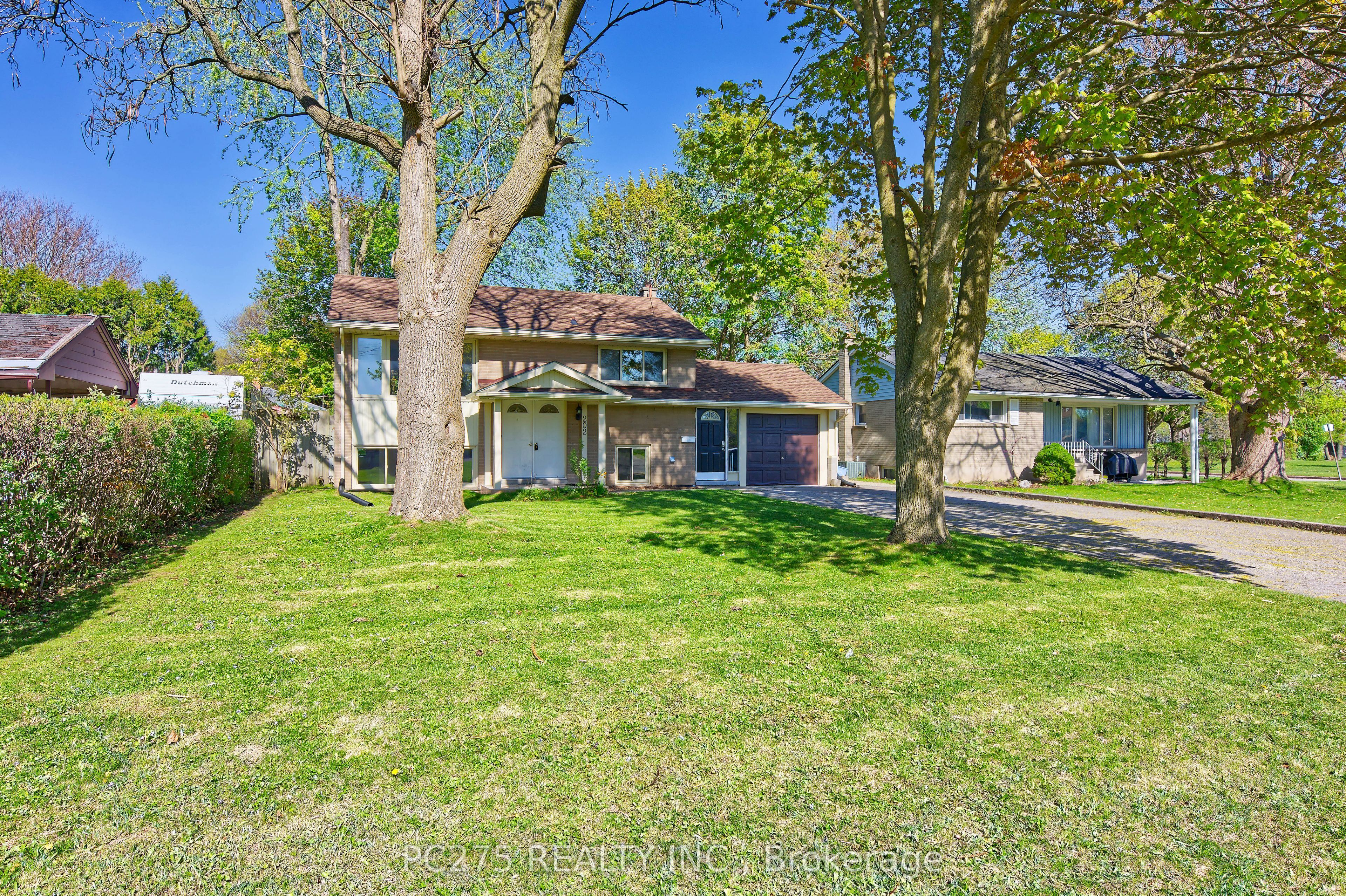 202 Michaelmas Street Property Photo 3