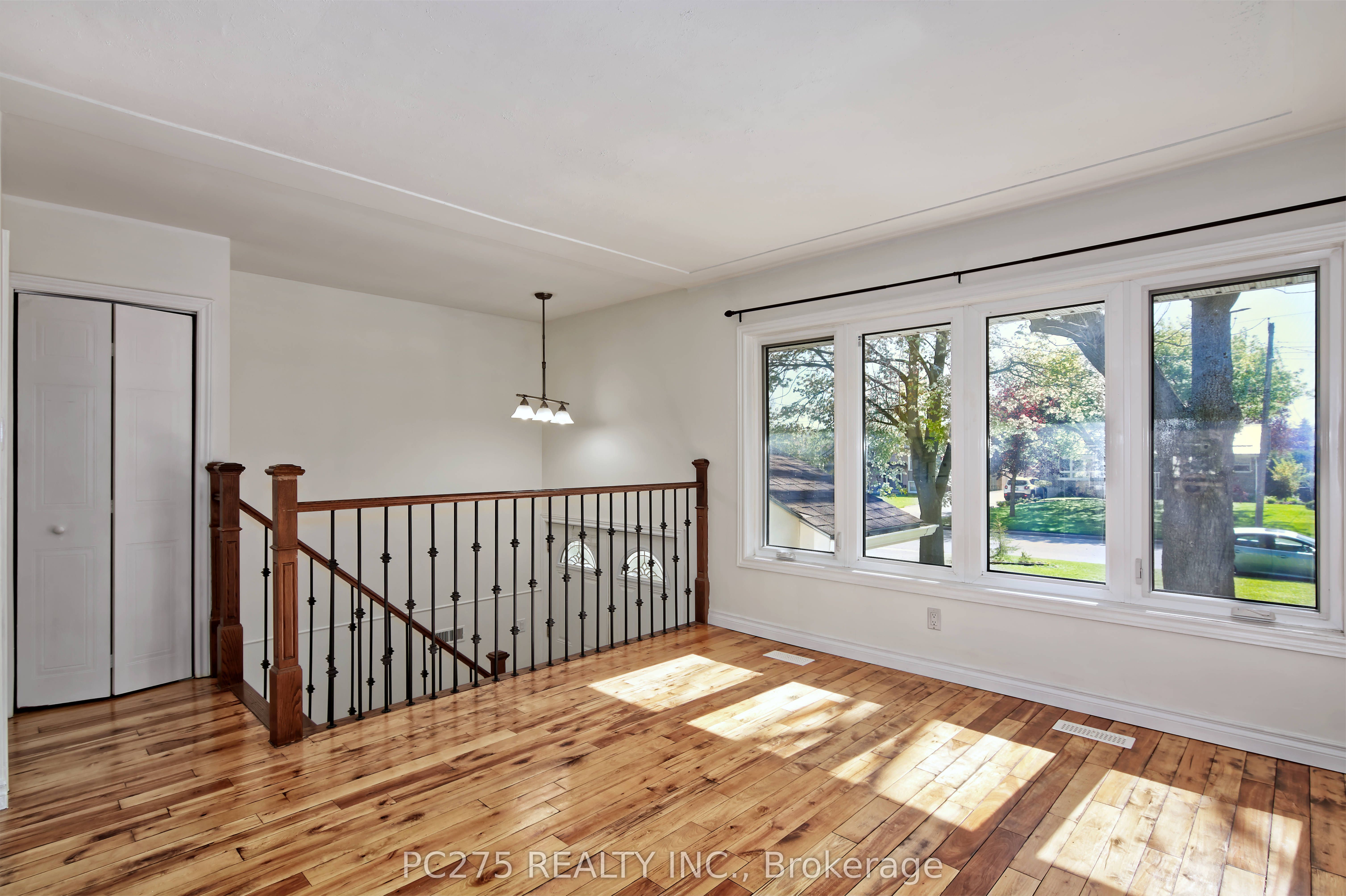 202 Michaelmas Street Property Photo 5