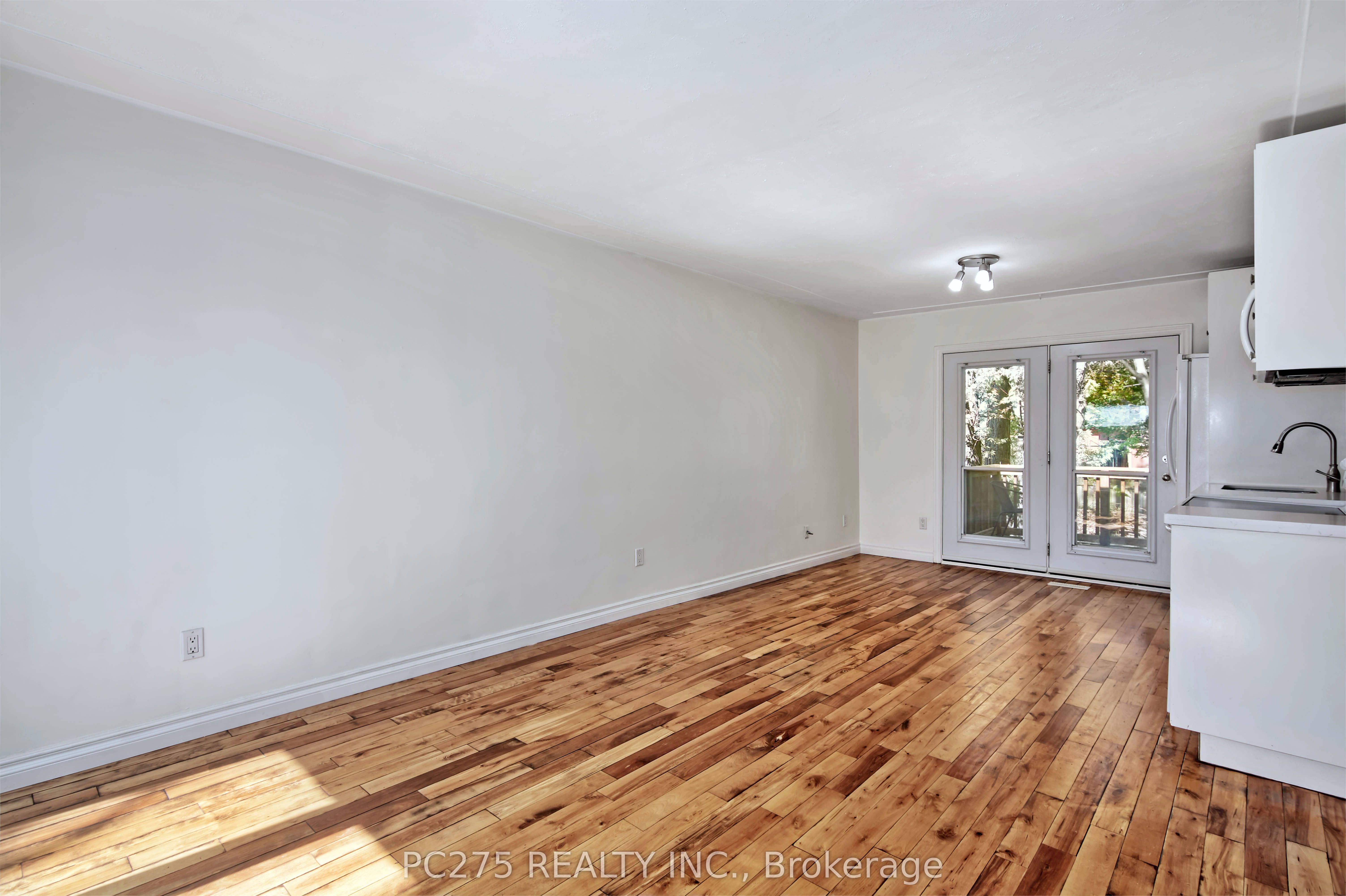 202 Michaelmas Street Property Photo 8