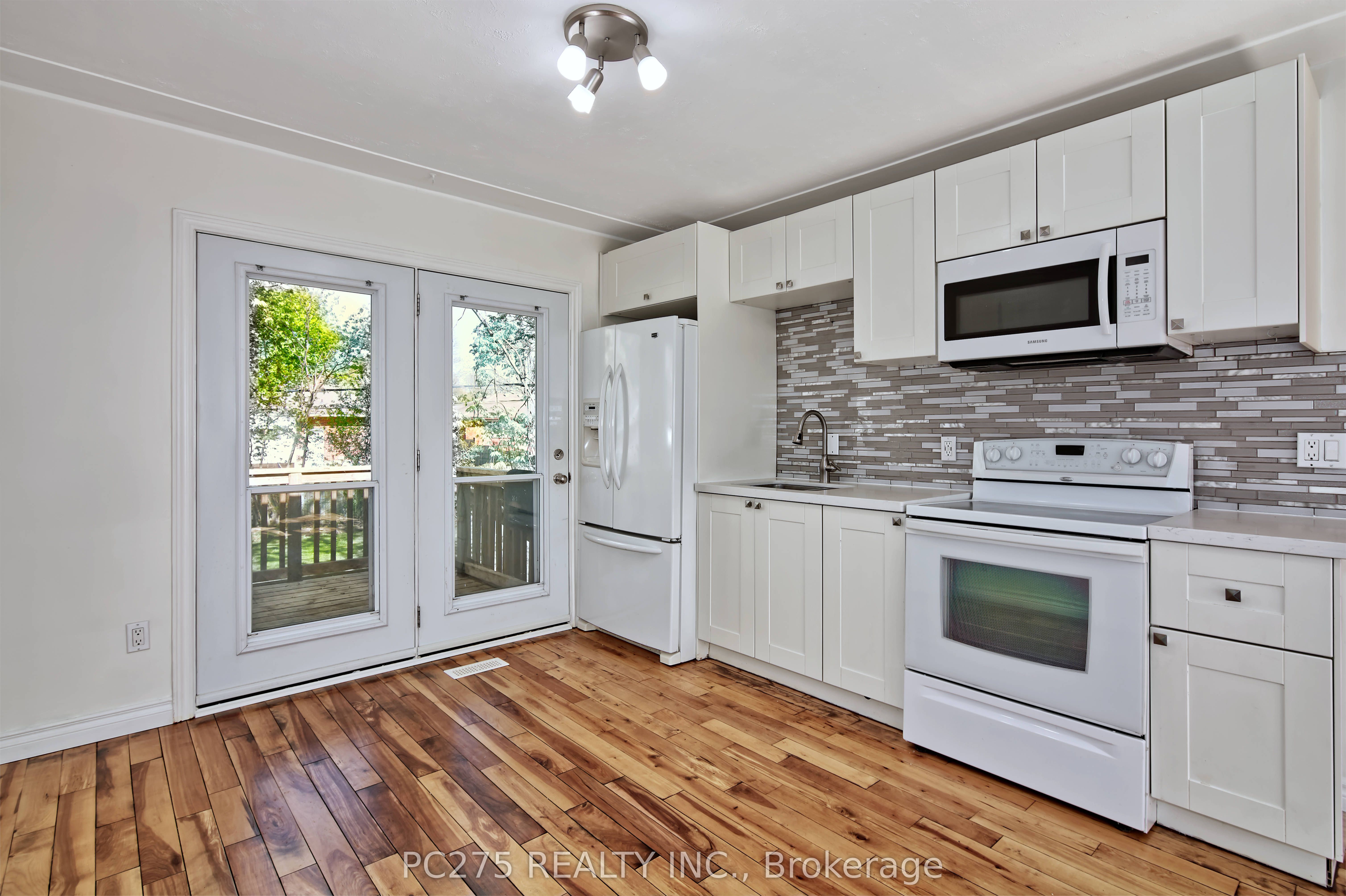 202 Michaelmas Street Property Photo 10
