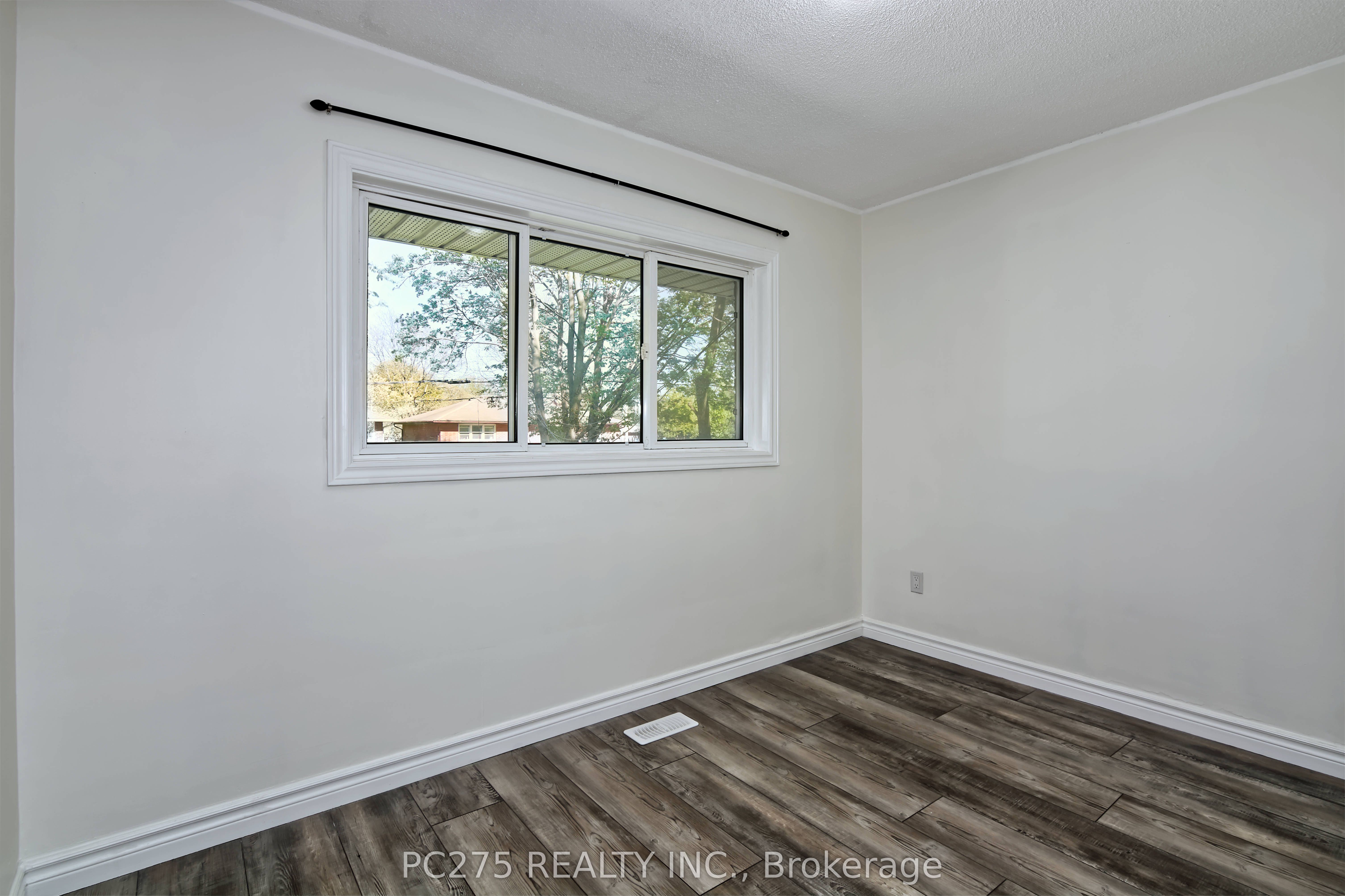 202 Michaelmas Street Property Photo 12