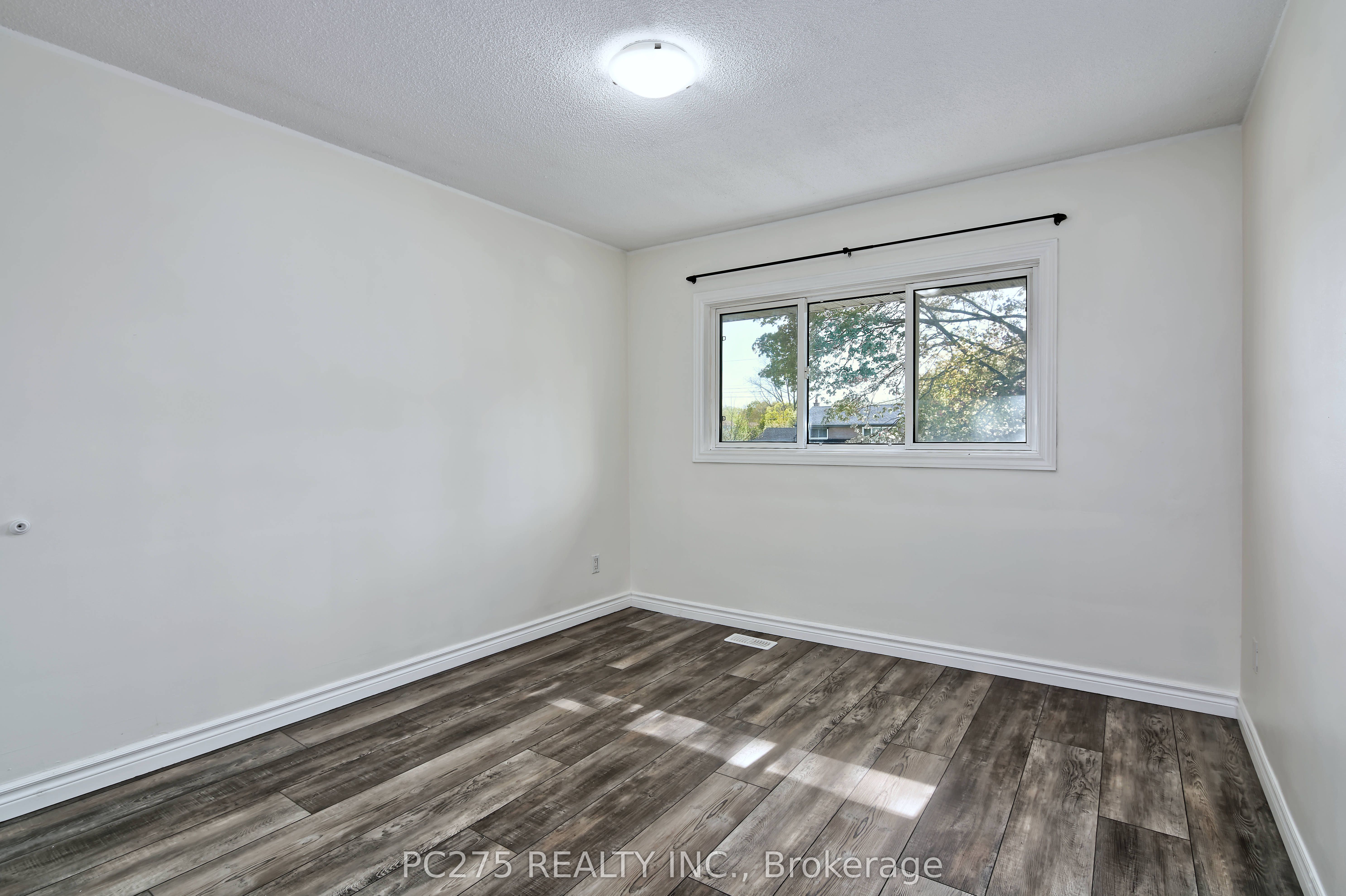 202 Michaelmas Street Property Photo 14