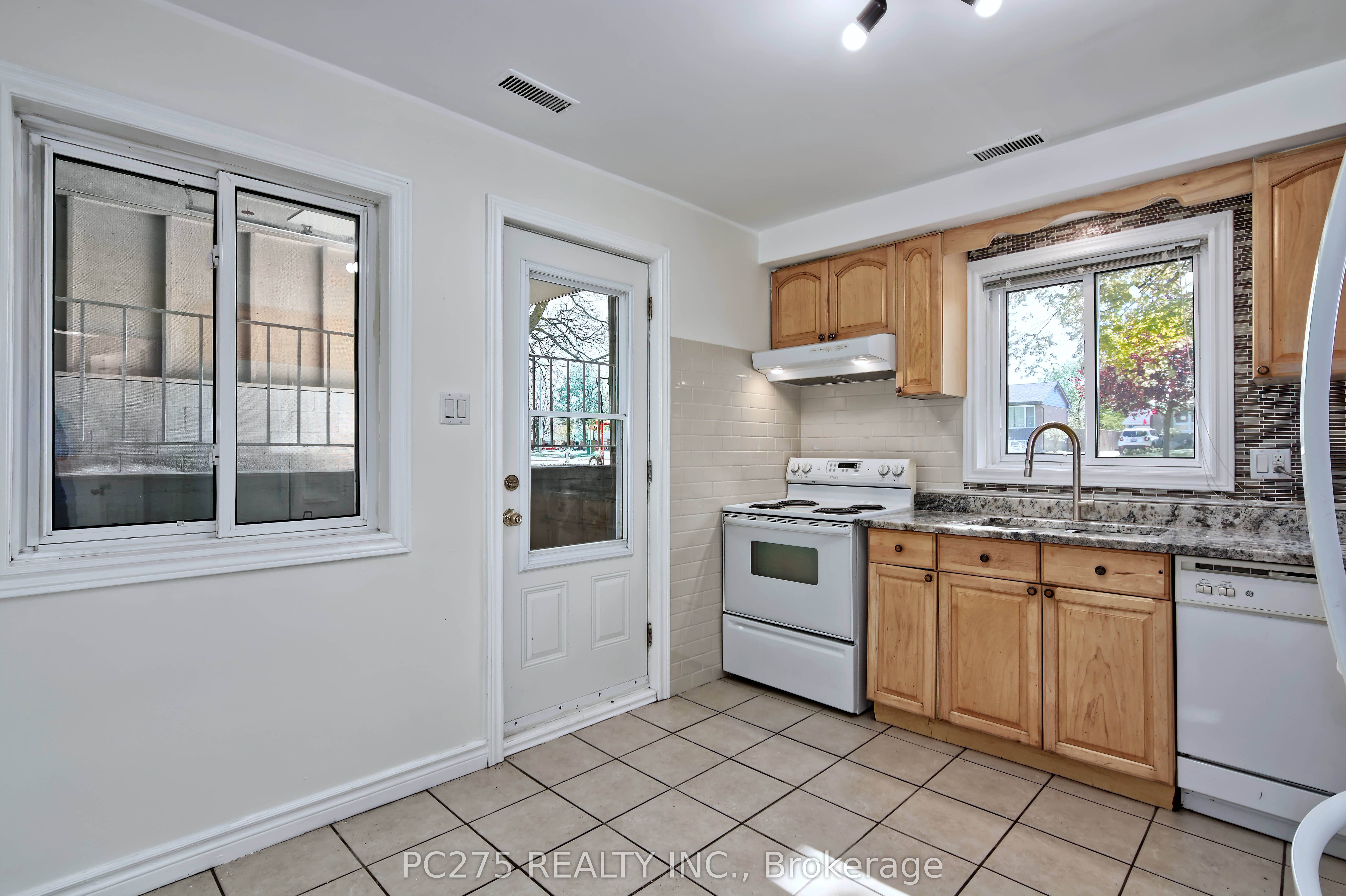 202 Michaelmas Street Property Photo 17