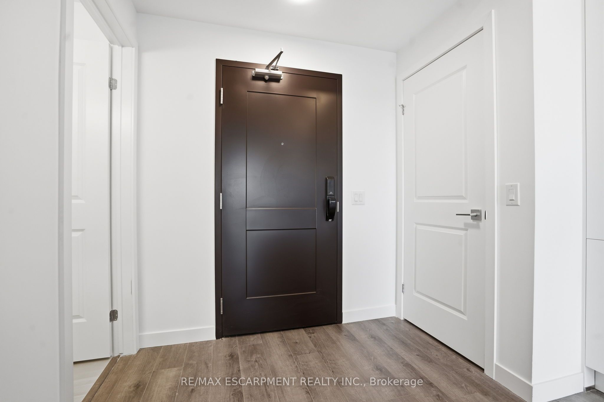 7549b Kalar Road 314 Property Photo 6