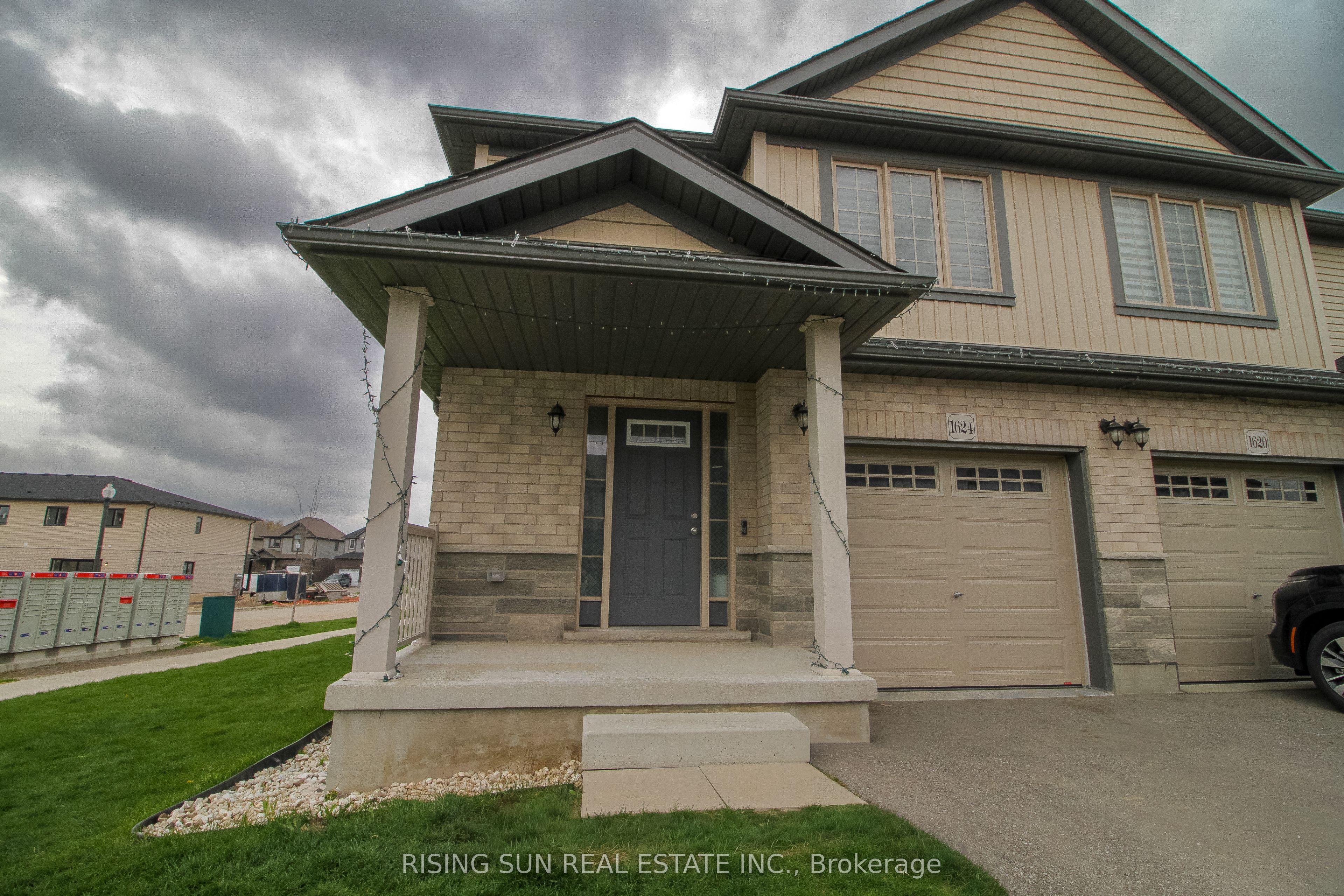 1624 Dunkirk Avenue E Property Photo 2
