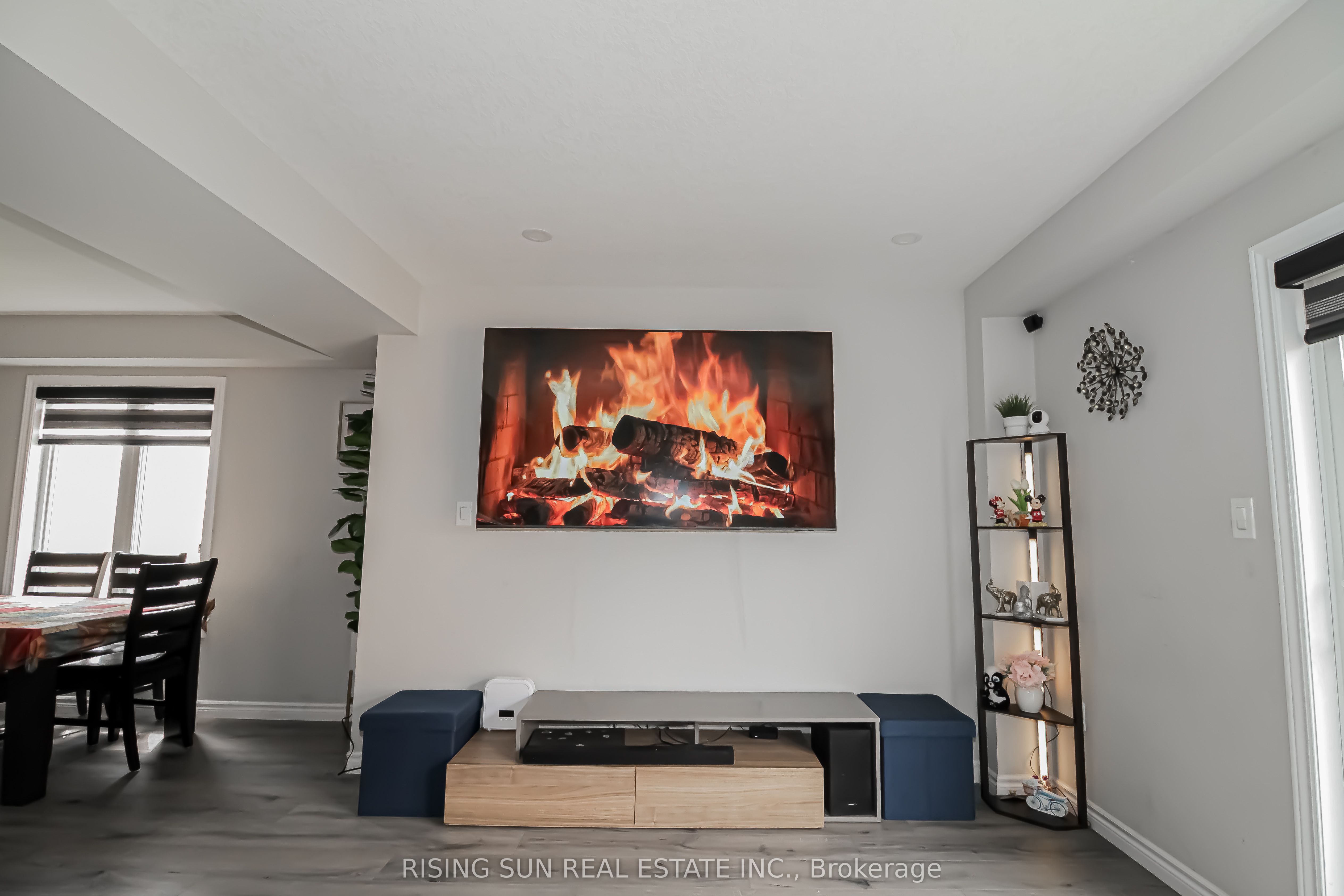 1624 Dunkirk Avenue E Property Photo 6