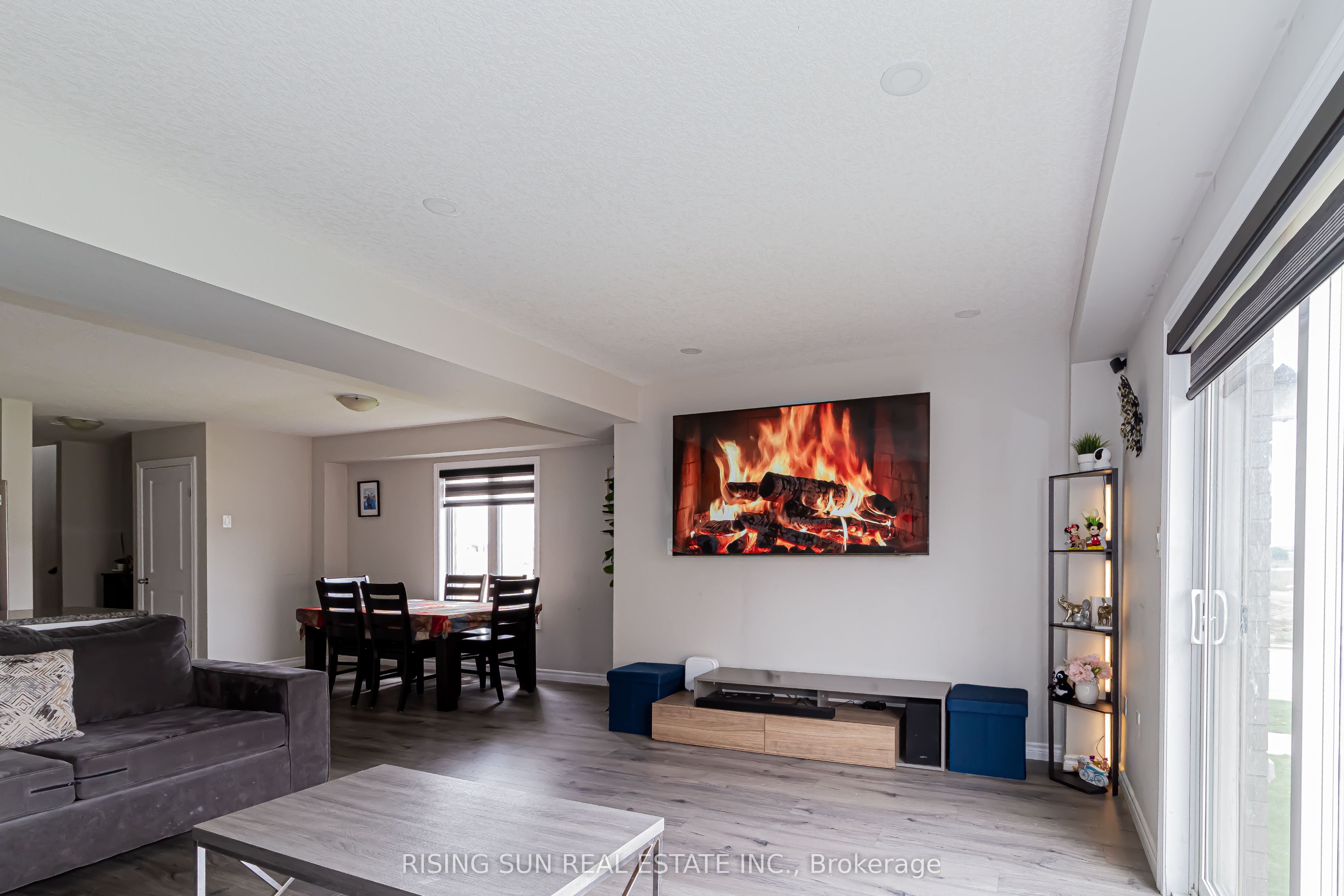 1624 Dunkirk Avenue E Property Photo 7