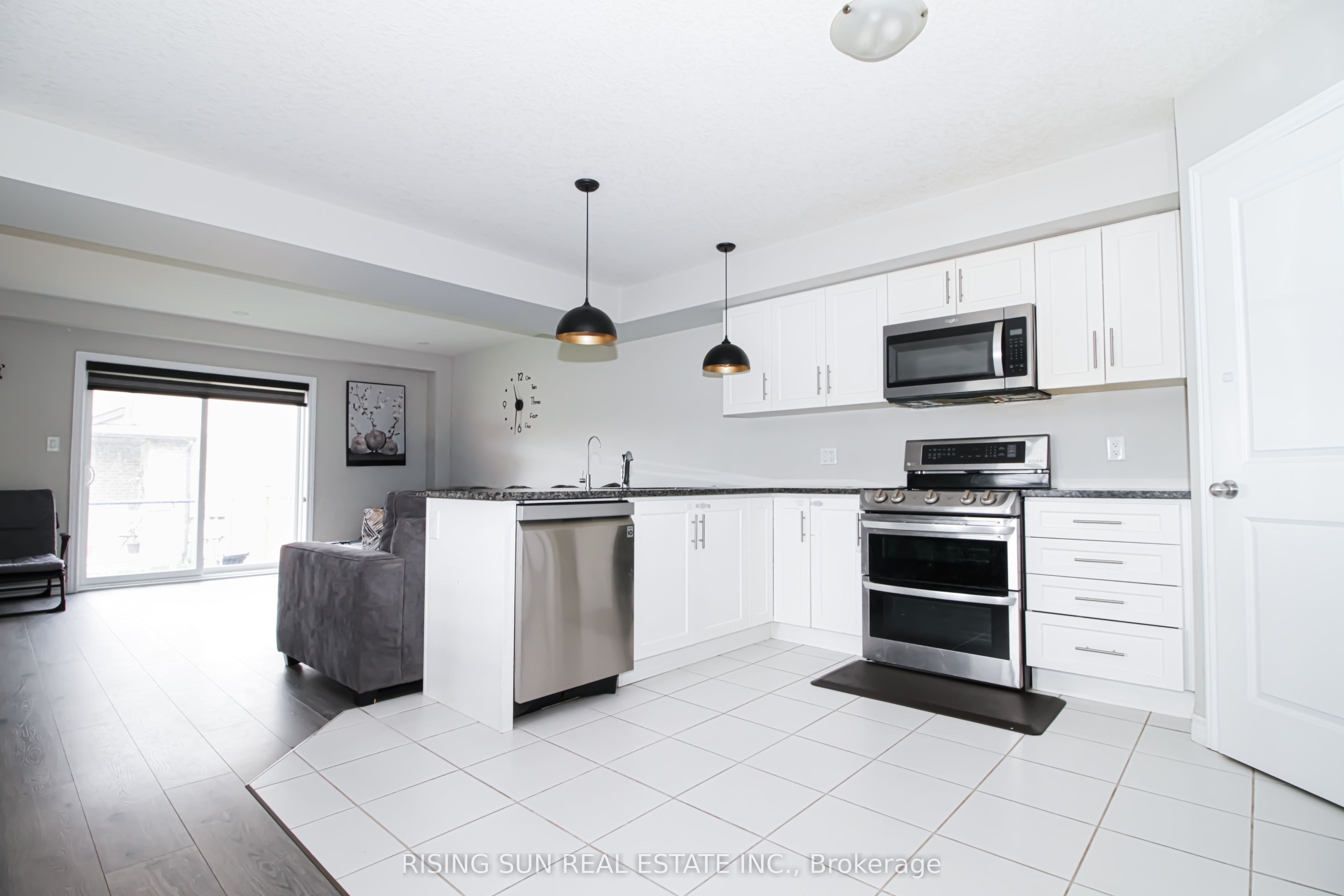 1624 Dunkirk Avenue E Property Photo 8