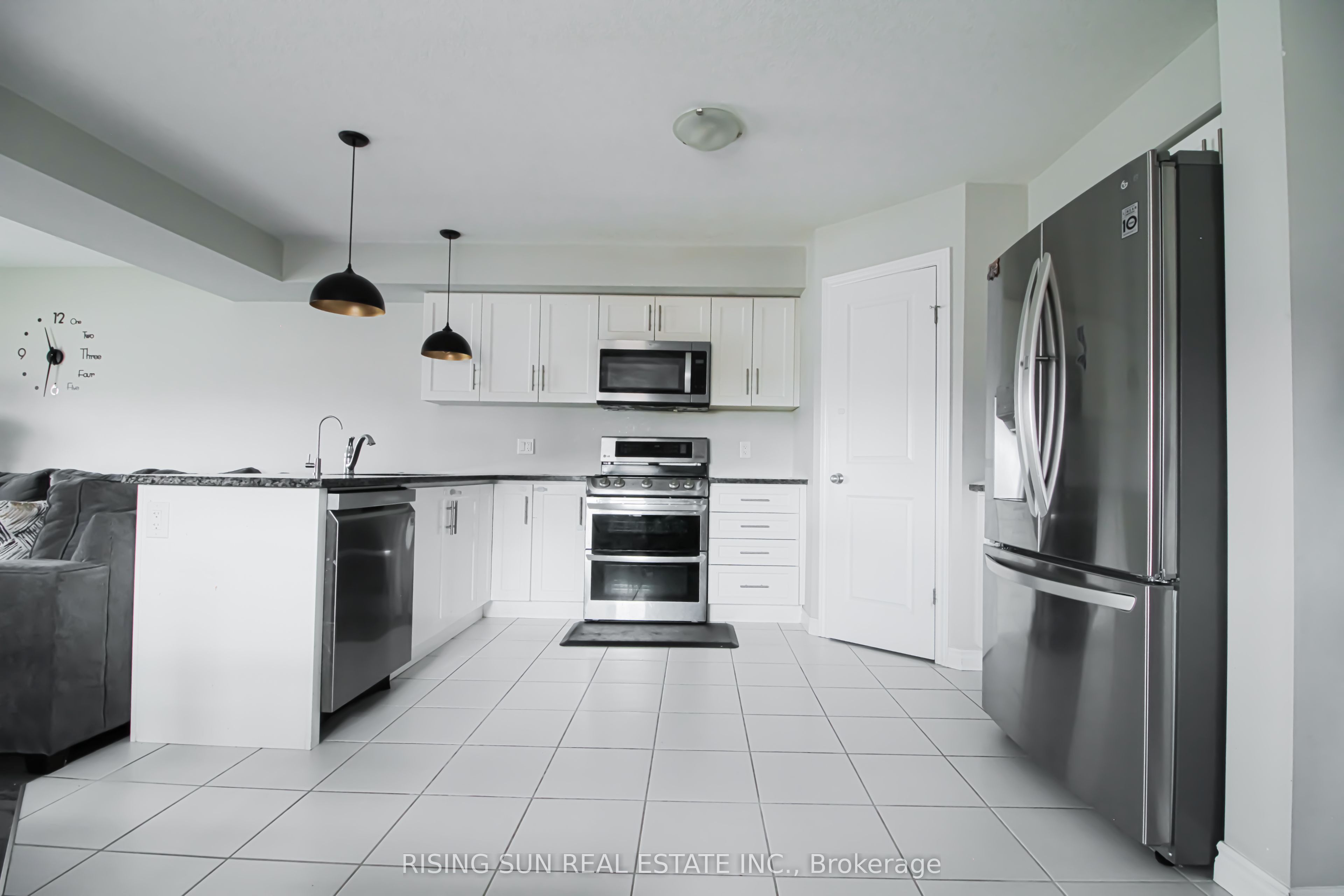 1624 Dunkirk Avenue E Property Photo 9
