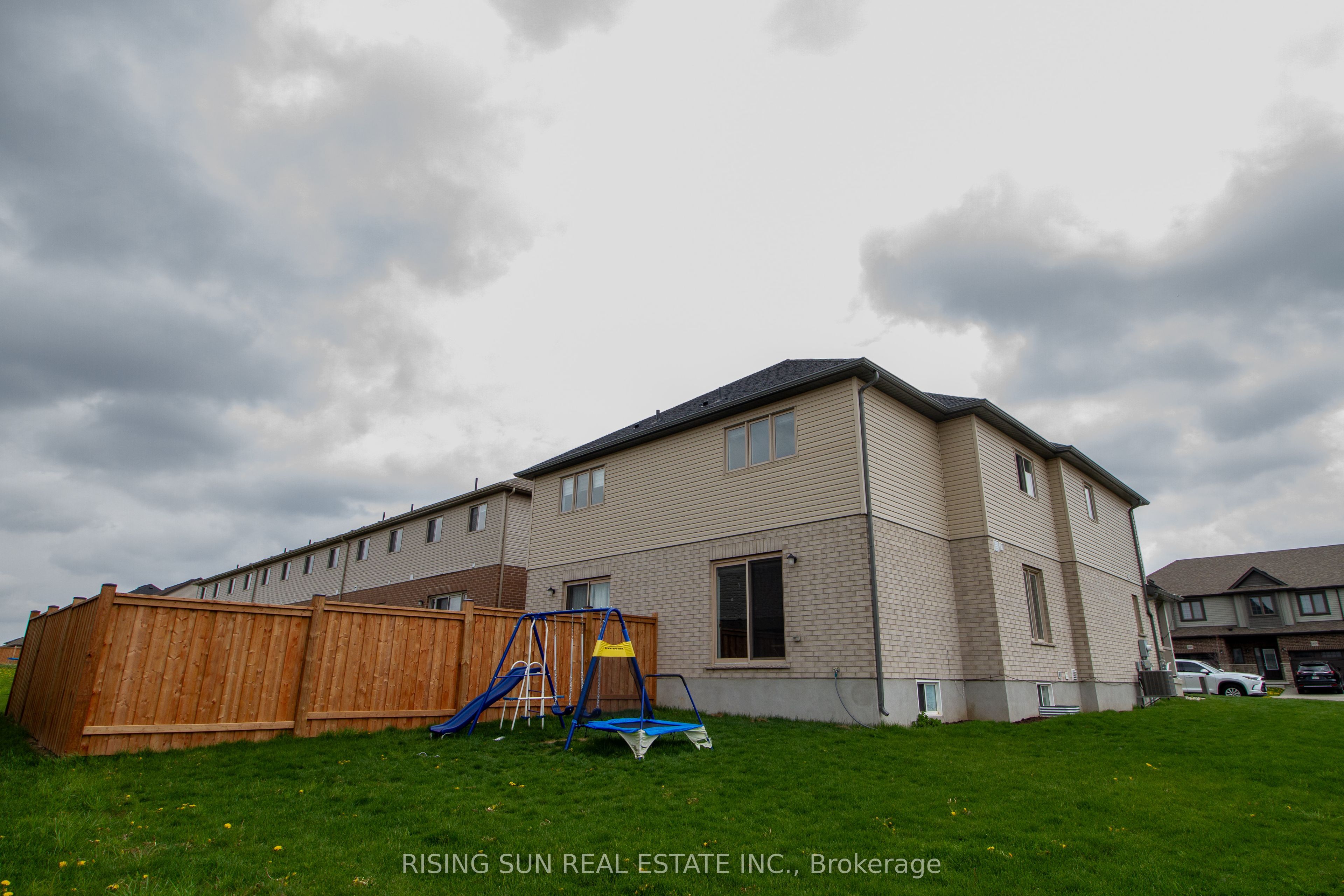 1624 Dunkirk Avenue E Property Photo 29