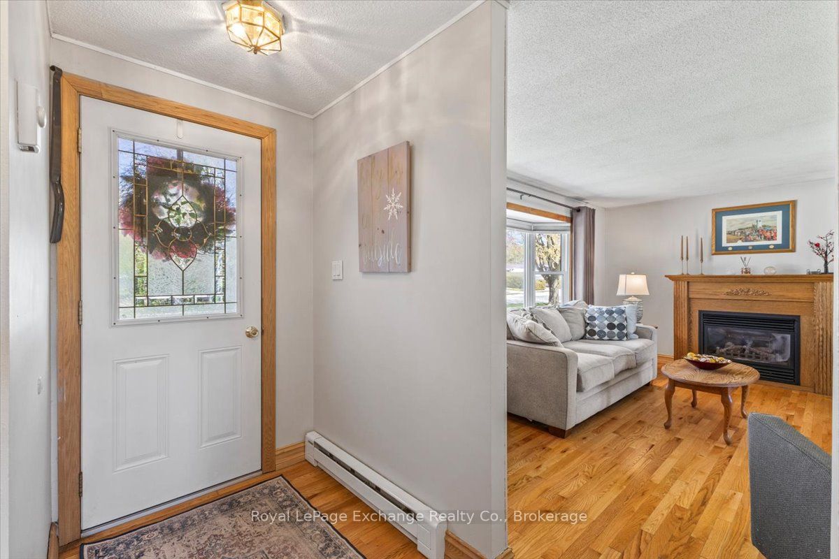 27 Inverlyn Crescent S Property Photo 6