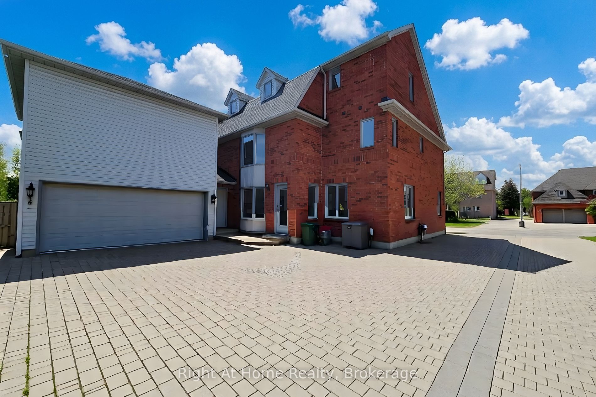 85 Meadowlands Boulevard Property Photo 3