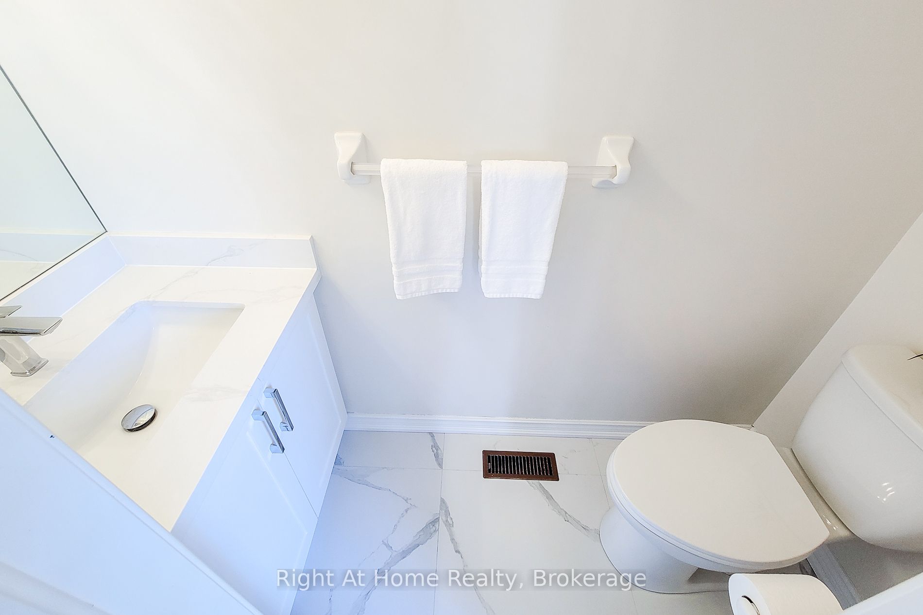 85 Meadowlands Boulevard Property Photo 8