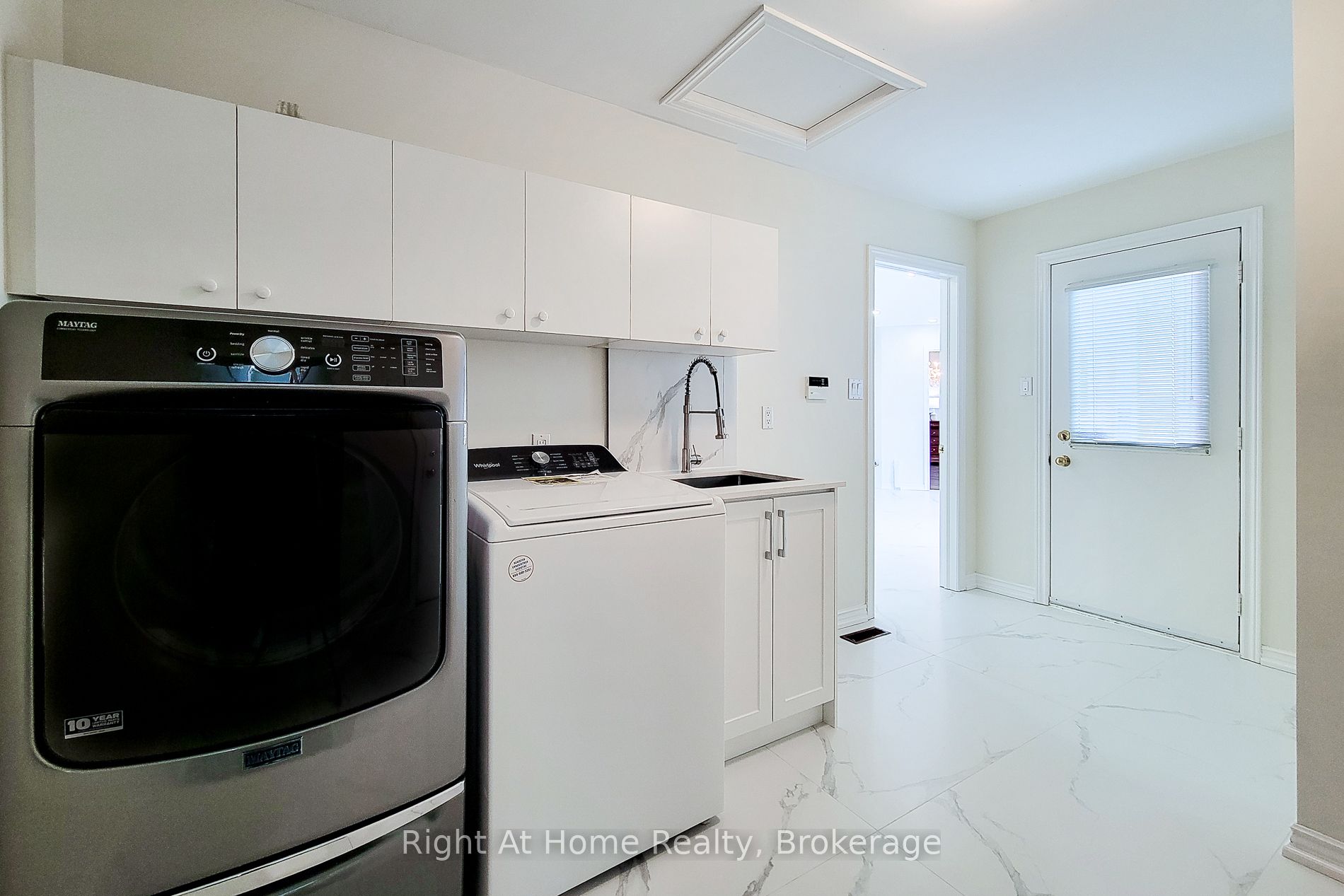 85 Meadowlands Boulevard Property Photo 16