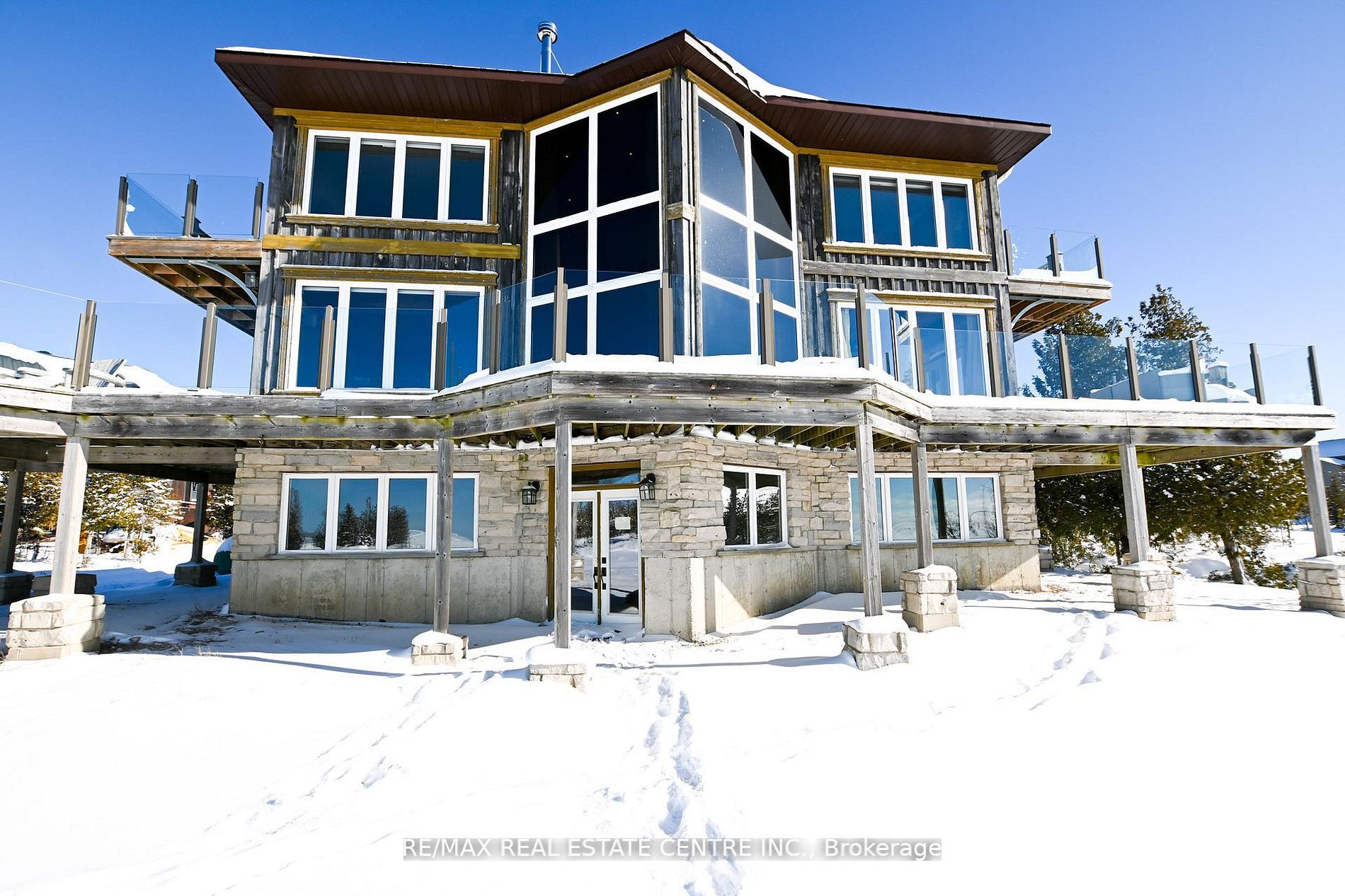 796 Dorcas Bay Road Property Photo 2