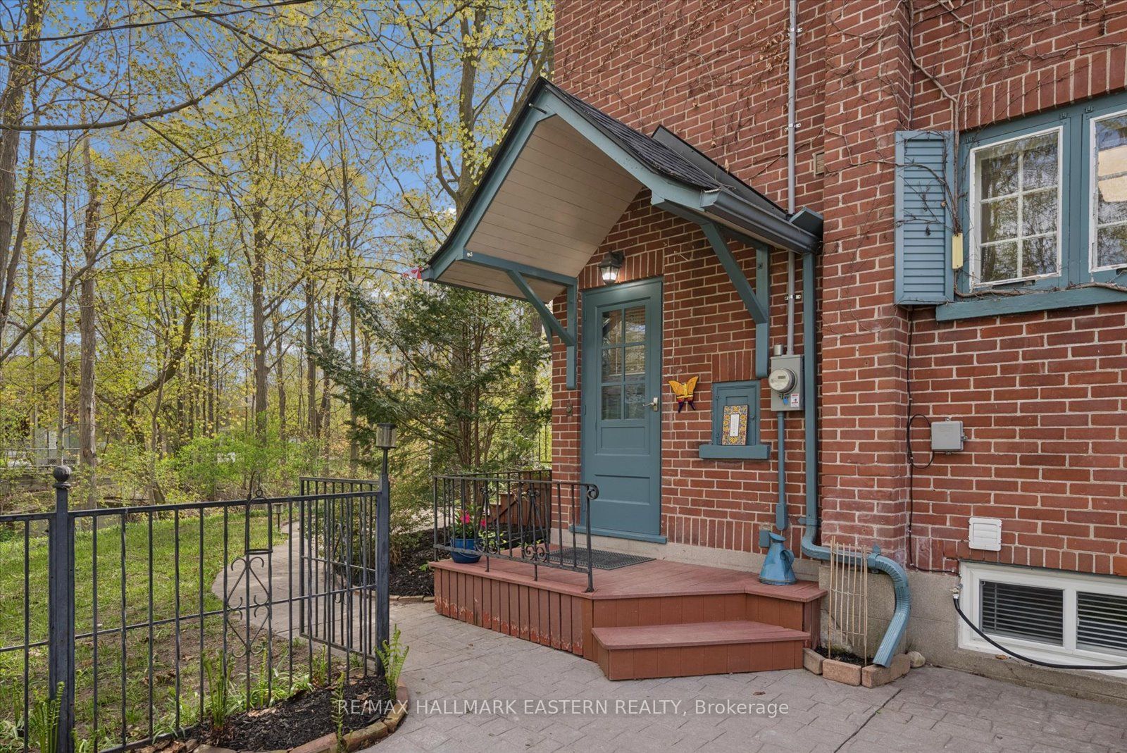 301 Engleburn Avenue Property Photo 4