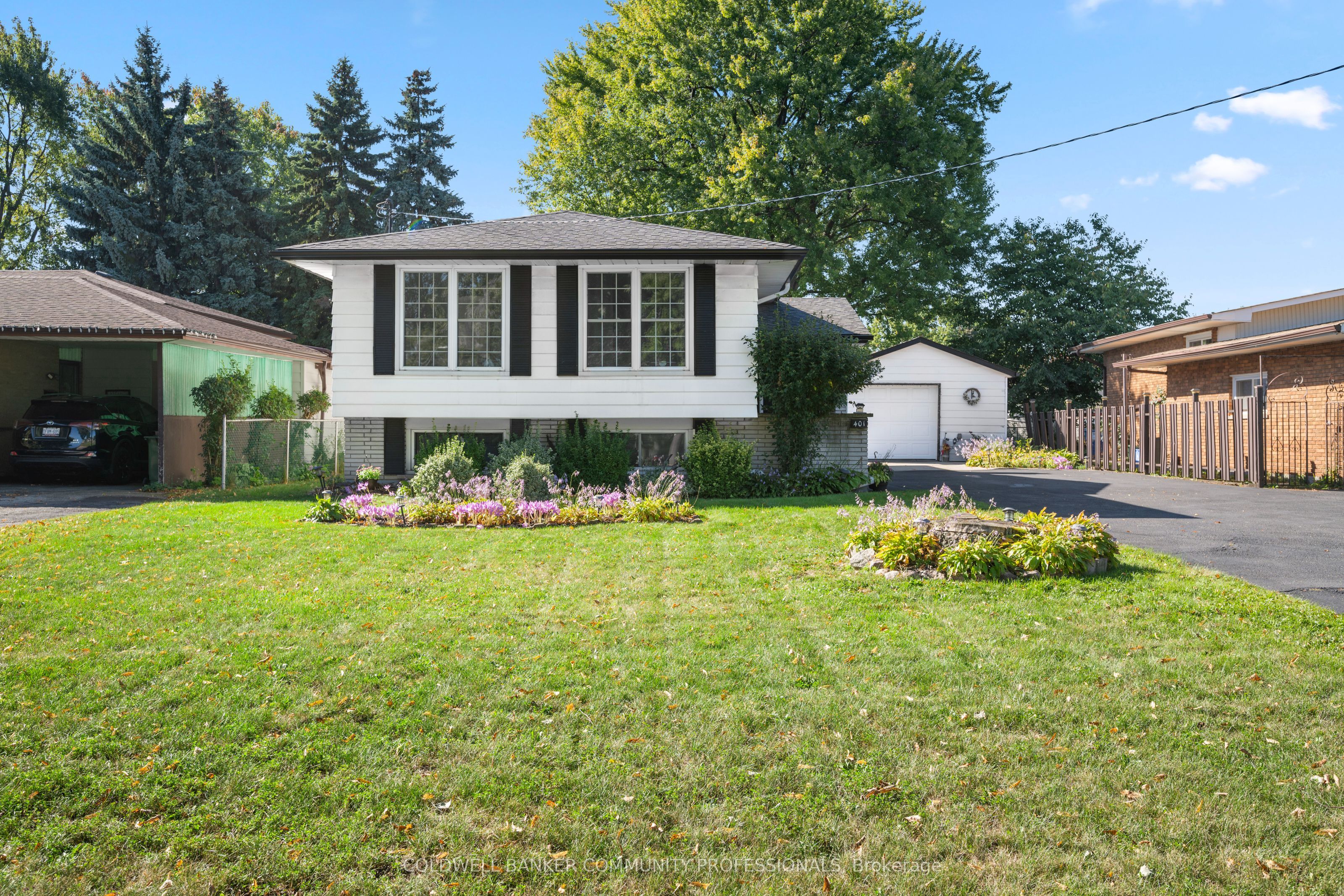 401 Mohawk Road W Property Photo 1