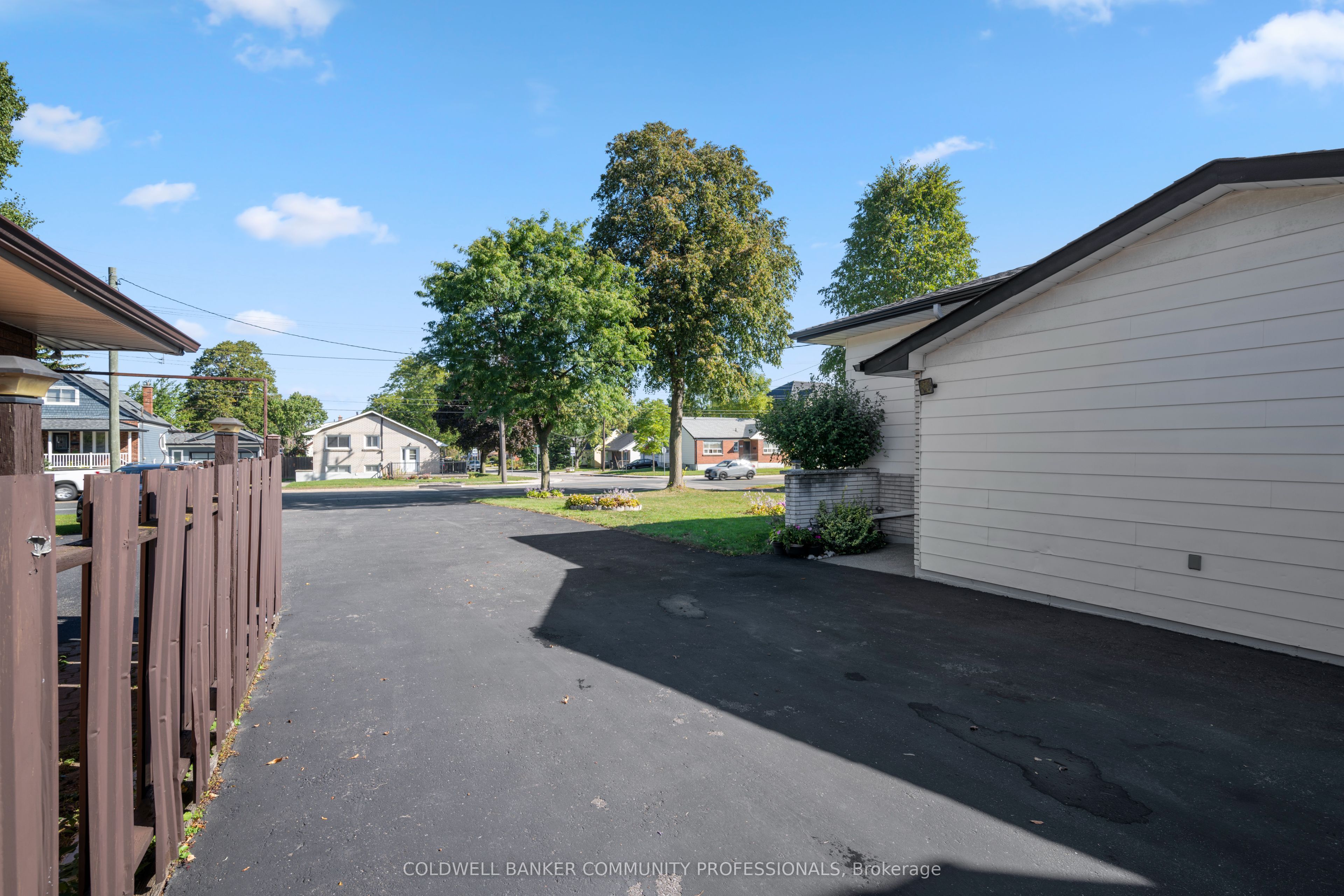 401 Mohawk Road W Property Photo 5
